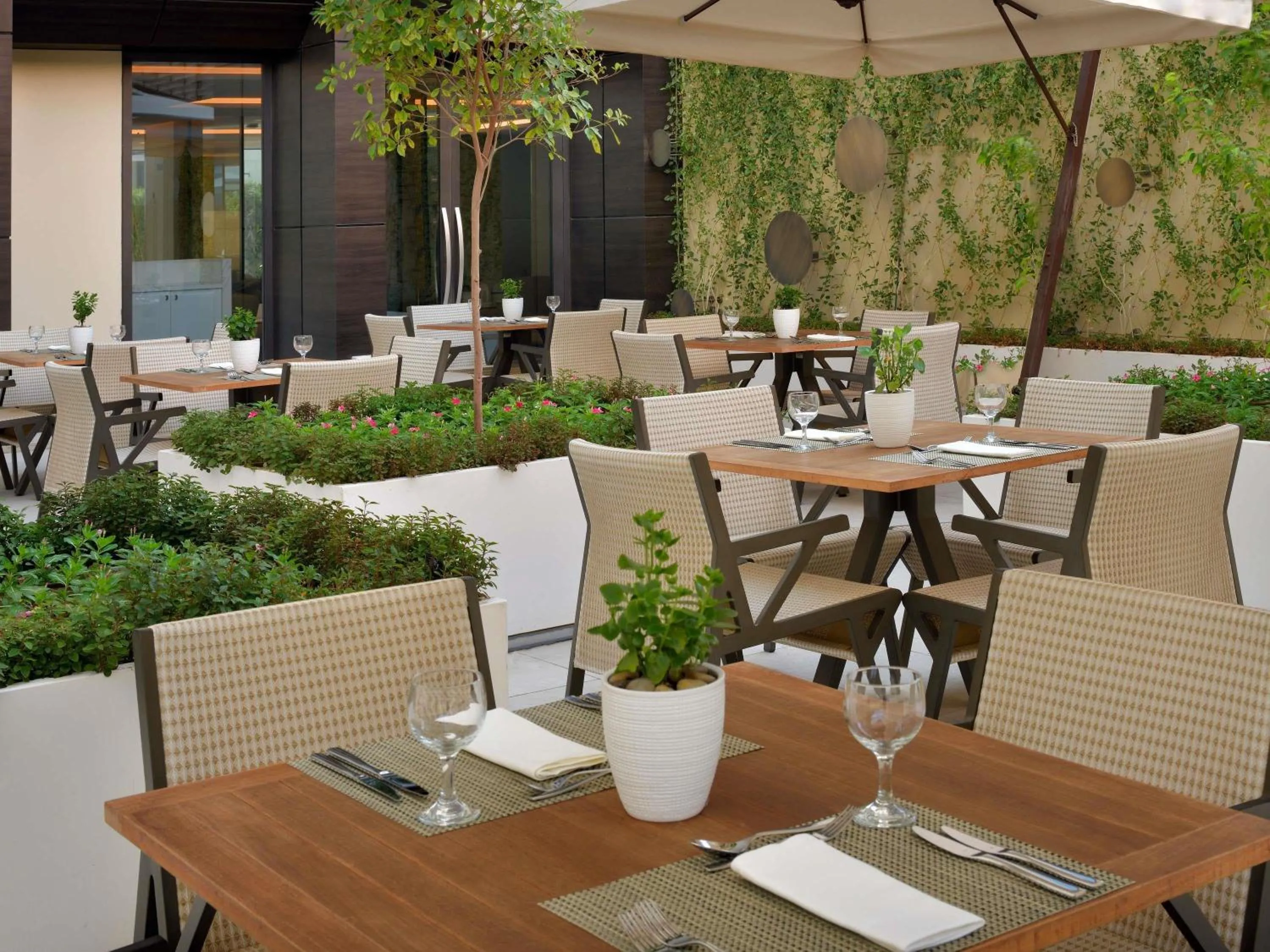 Restaurant/places to eat in Mövenpick Hotel Tahlia Jeddah