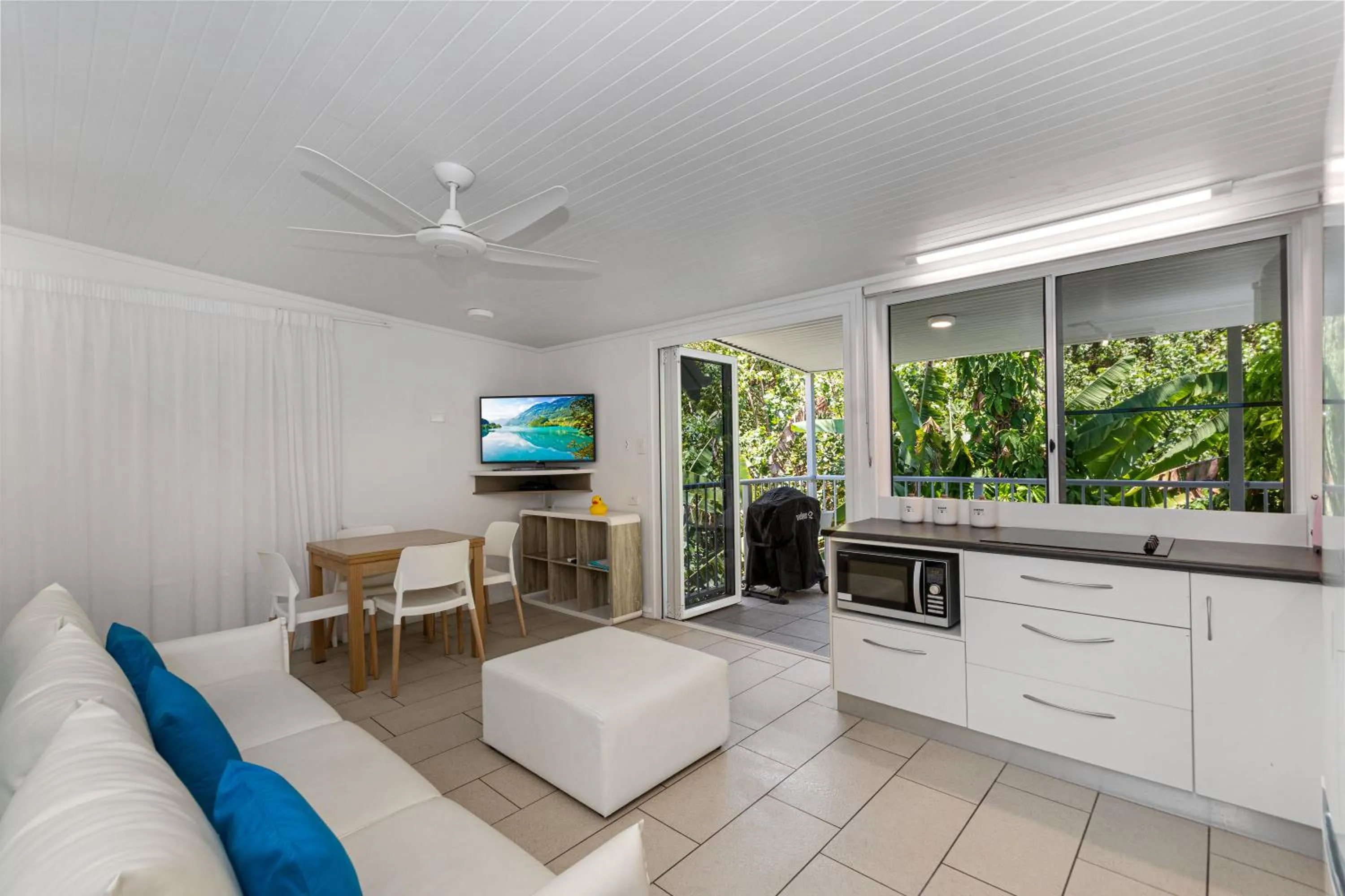 TV and multimedia in By The Sea Port Douglas