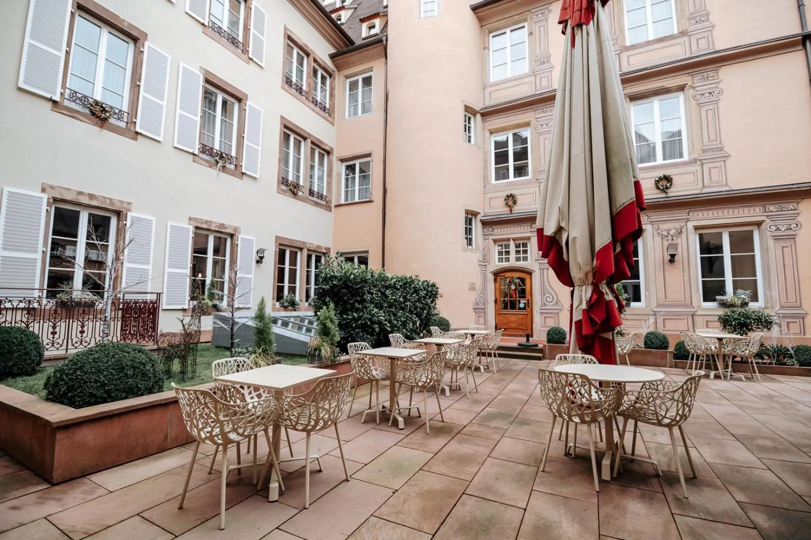 Patio in Hôtel & Spa Le Bouclier D'or