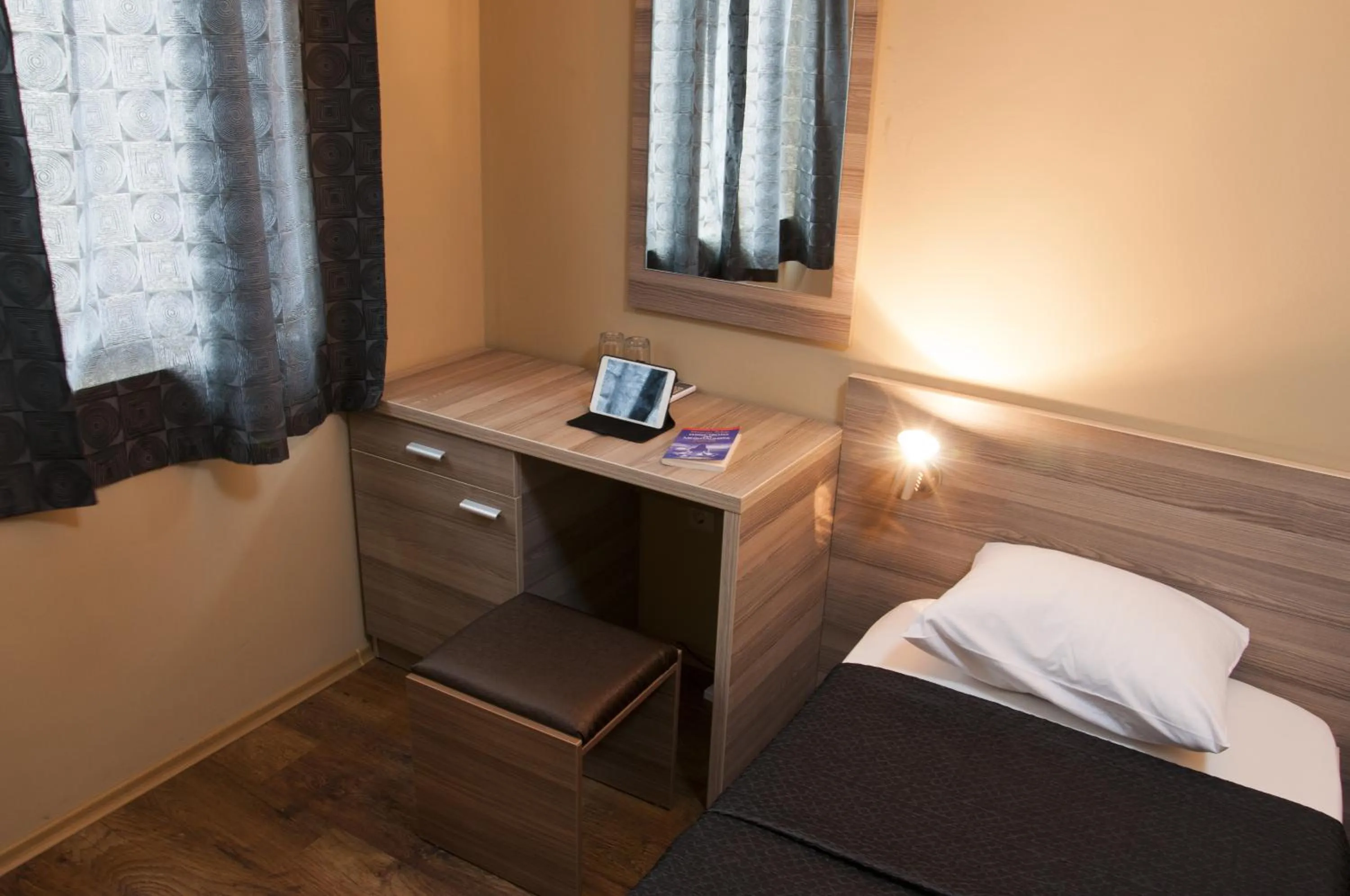 Photo of the whole room, Bed in Family Hotel Pautalia