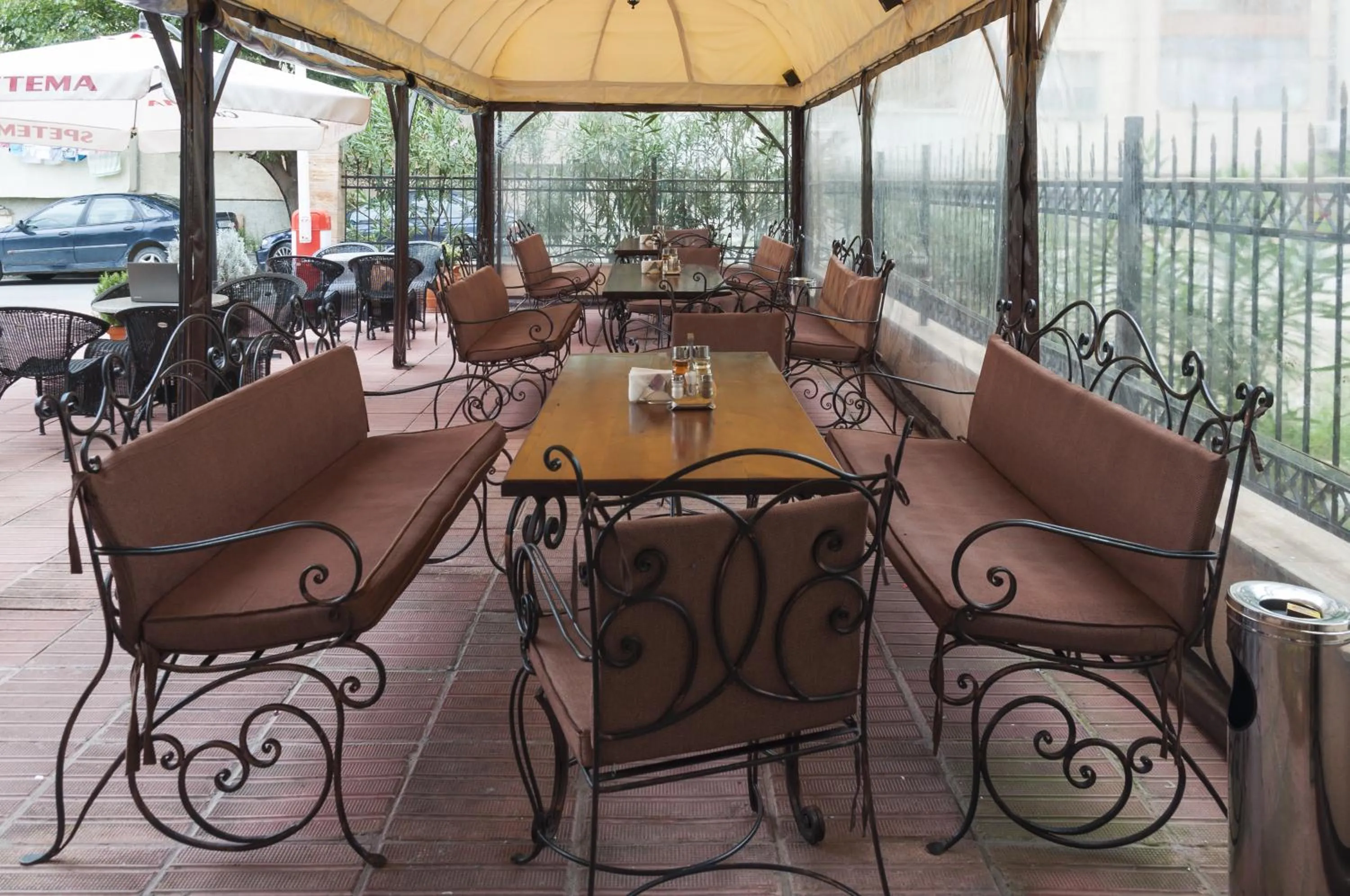 Restaurant/places to eat in Family Hotel Pautalia