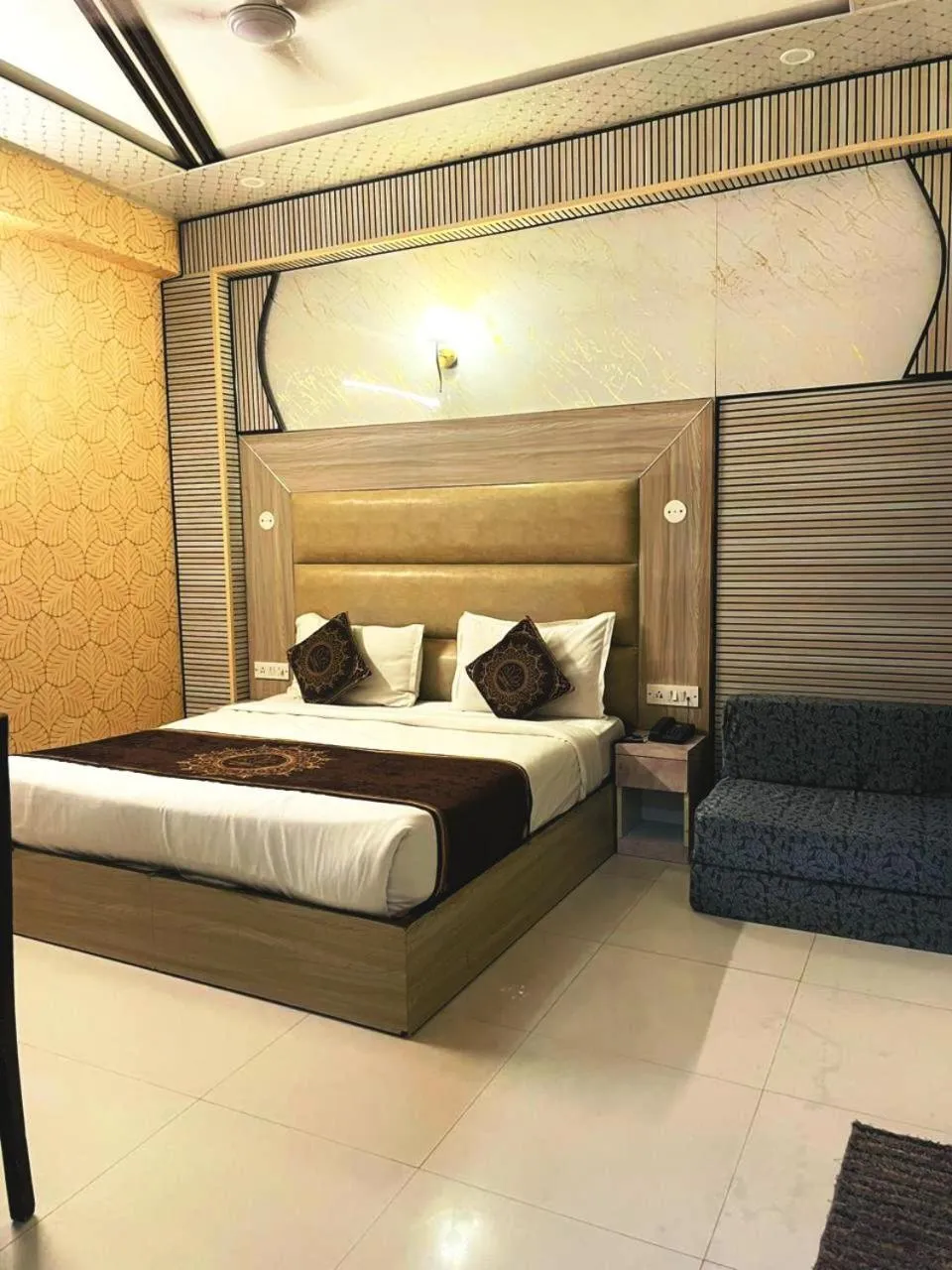 Bed in Hotel HSP Suites - Near IGI Airport, New Delhi
