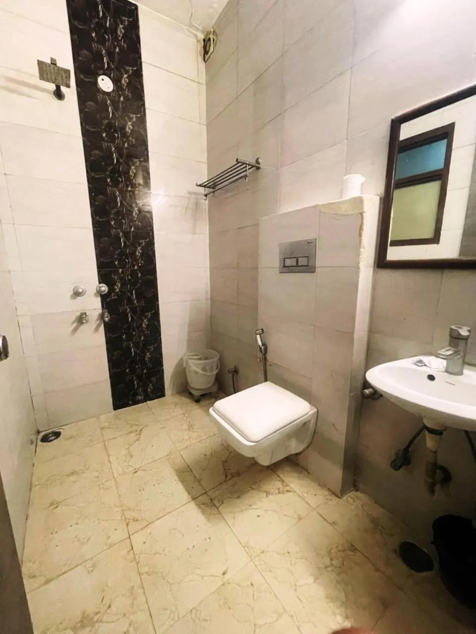 Shower in Hotel HSP Suites - Near IGI Airport, New Delhi
