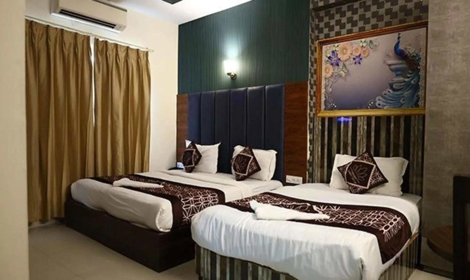 Bed in FabHotel HSP Suites - Near IGI Airport - New Delhi