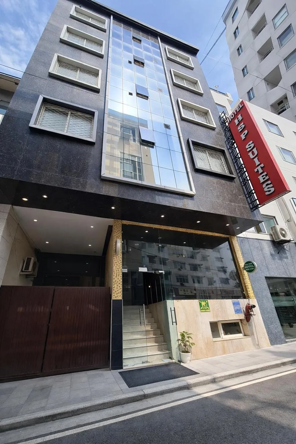 Property building in Hotel HSP Suites - Near IGI Airport, New Delhi