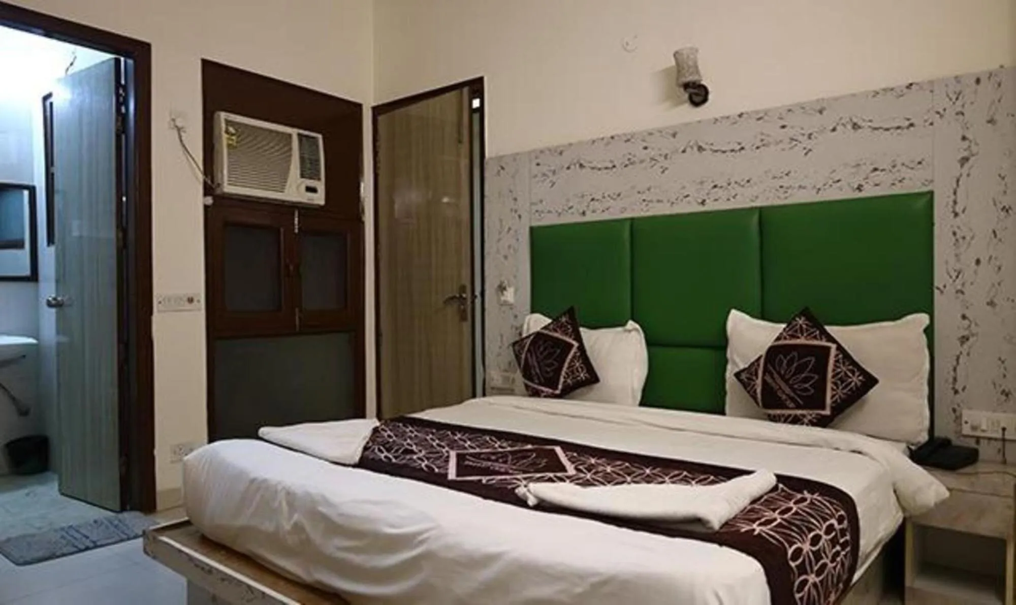 Bed in FabHotel HSP Suites - Near IGI Airport - New Delhi