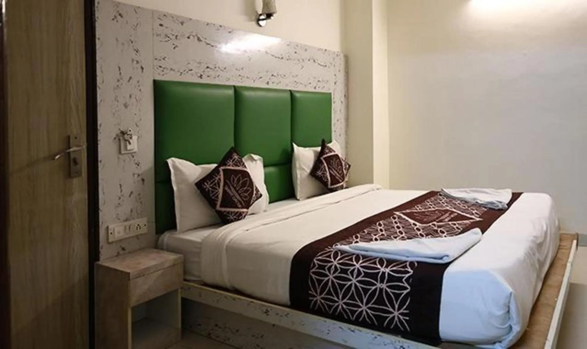 Bed in FabHotel HSP Suites - Near IGI Airport - New Delhi