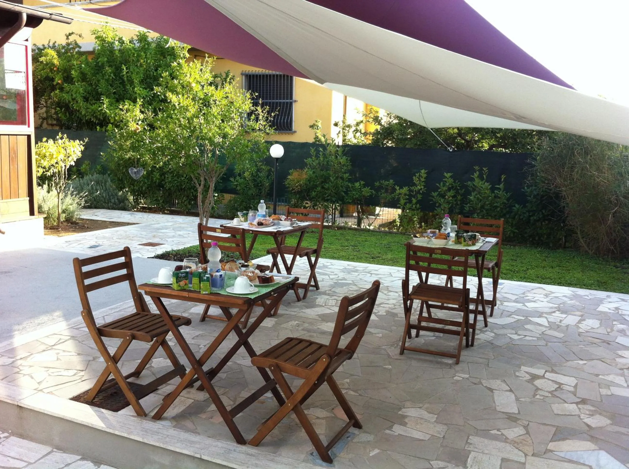 Breakfast in Bedrooms B&B