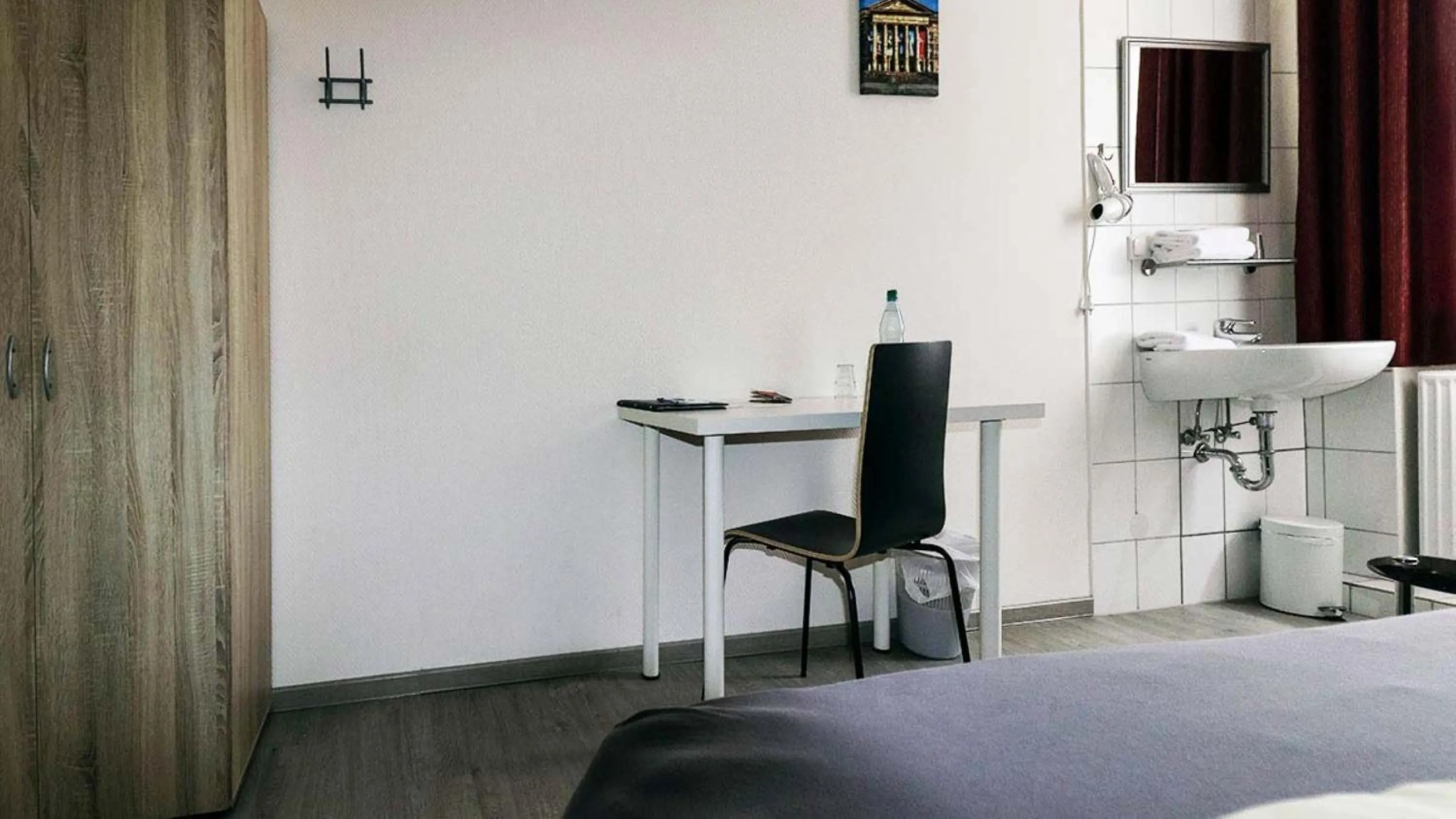 Photo of the whole room, Bed in Hotel Schillerquartier