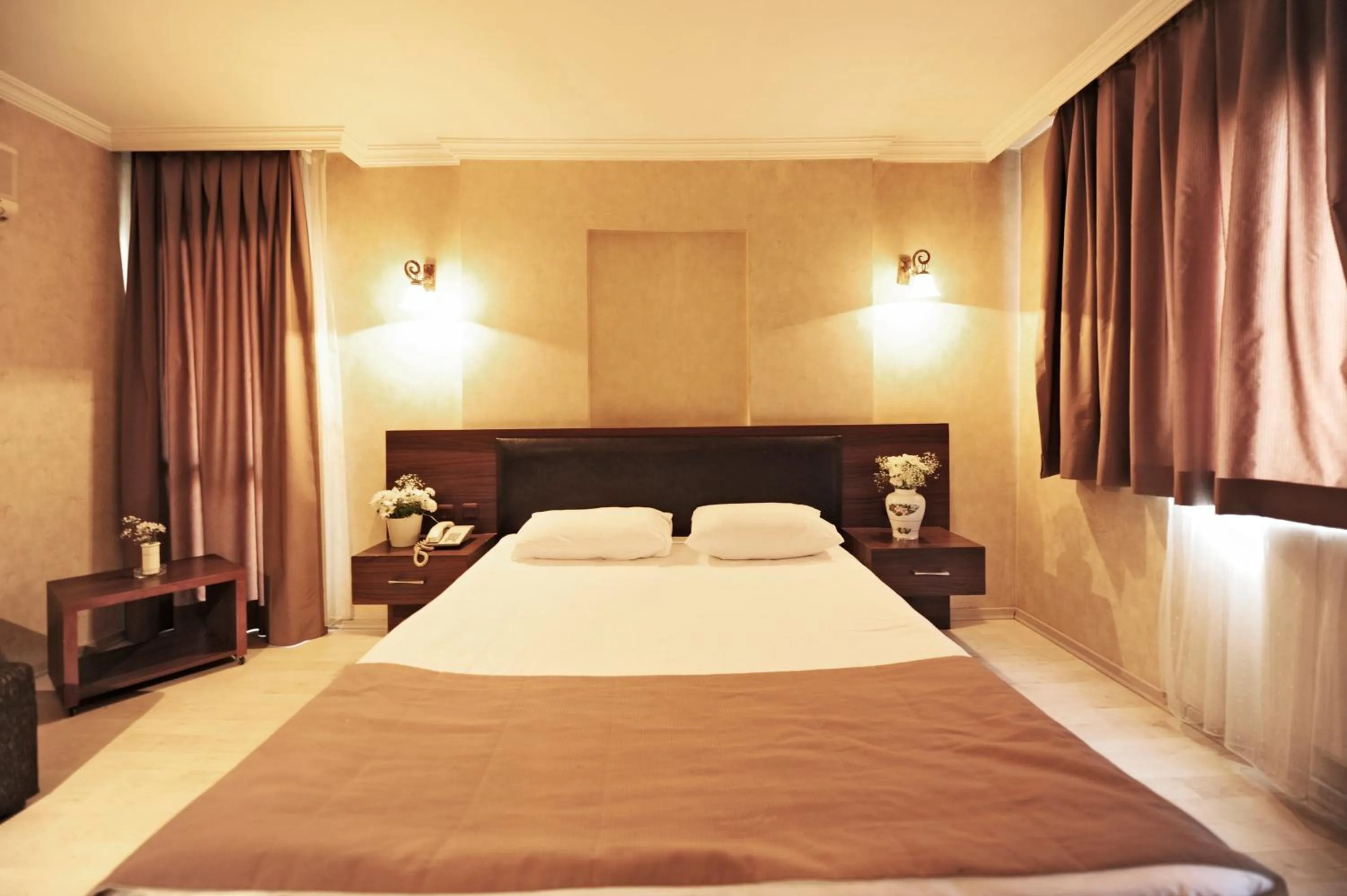 Bedroom, Bed in Üstün Hotel Alsancak