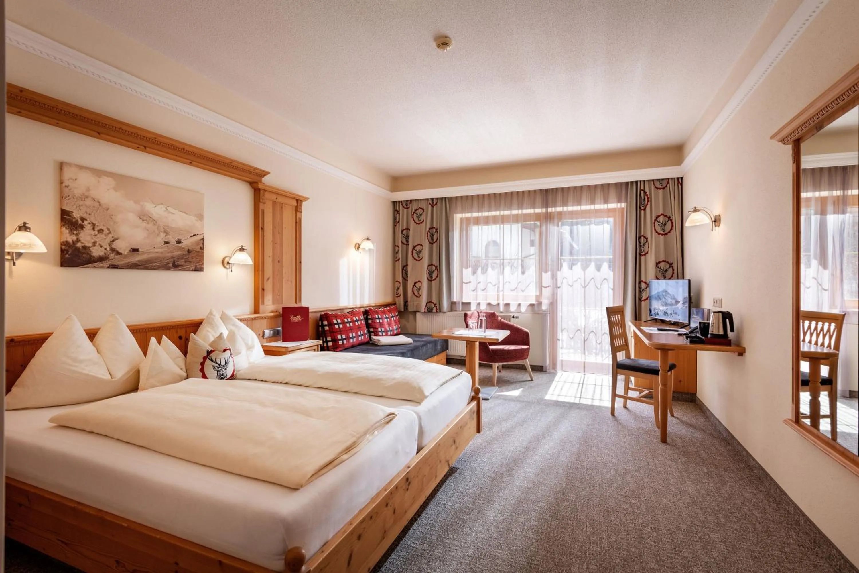 Photo of the whole room, Bed in Hotel Garni Forelle