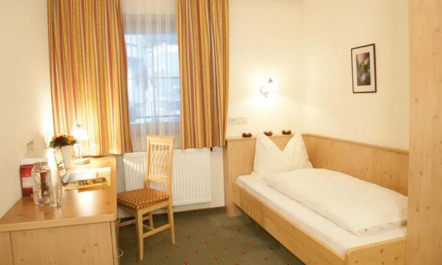 Bed in Hotel Garni Forelle