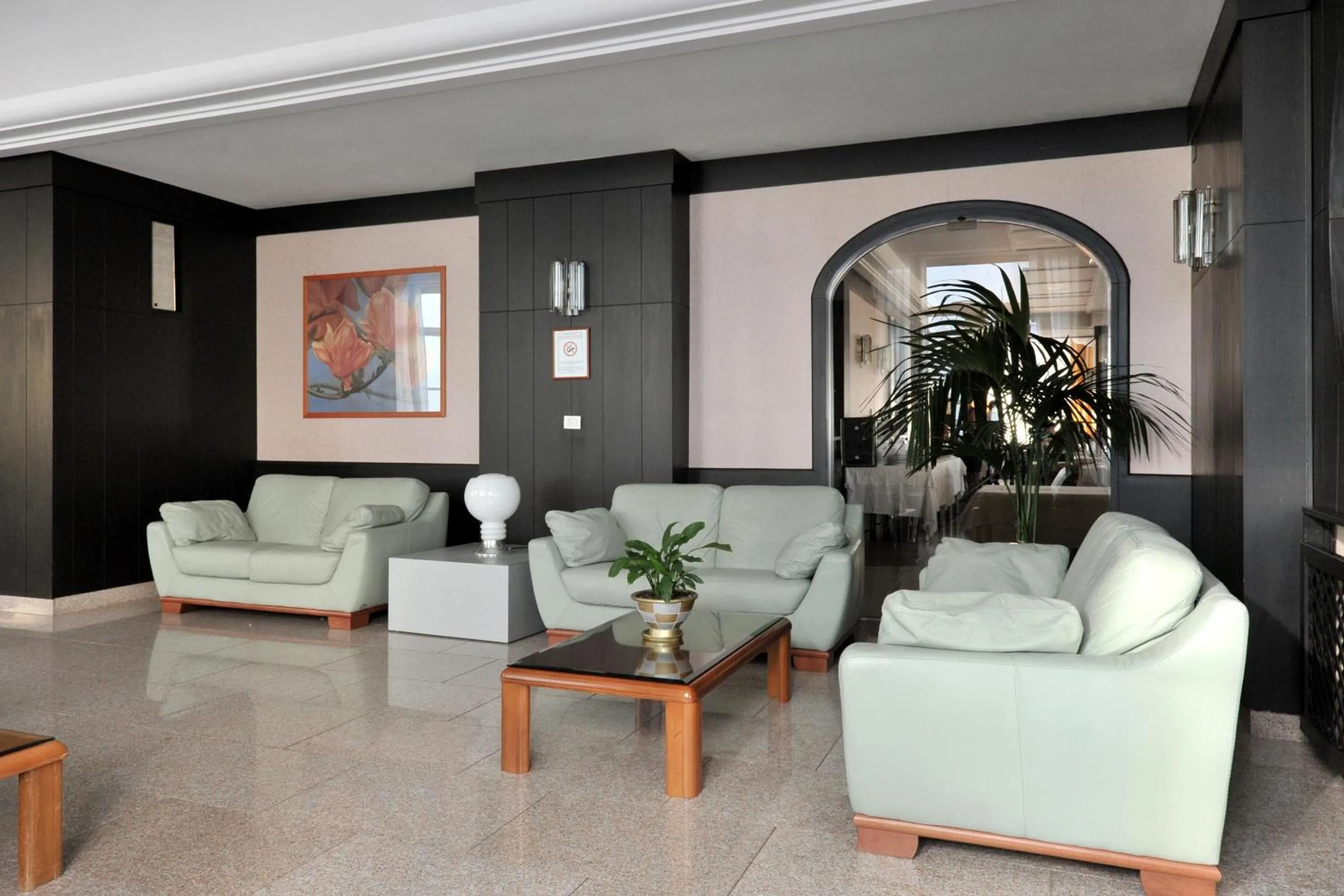 Communal lounge/ TV room in Hotel Pietra di Luna