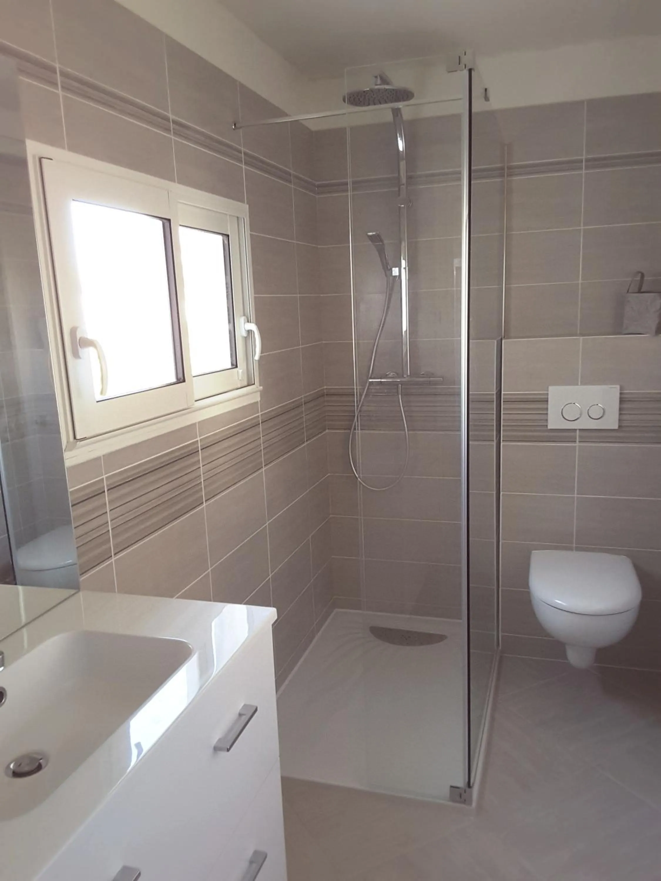 Shower in La Maison des Thermes, Chambre d'hôte