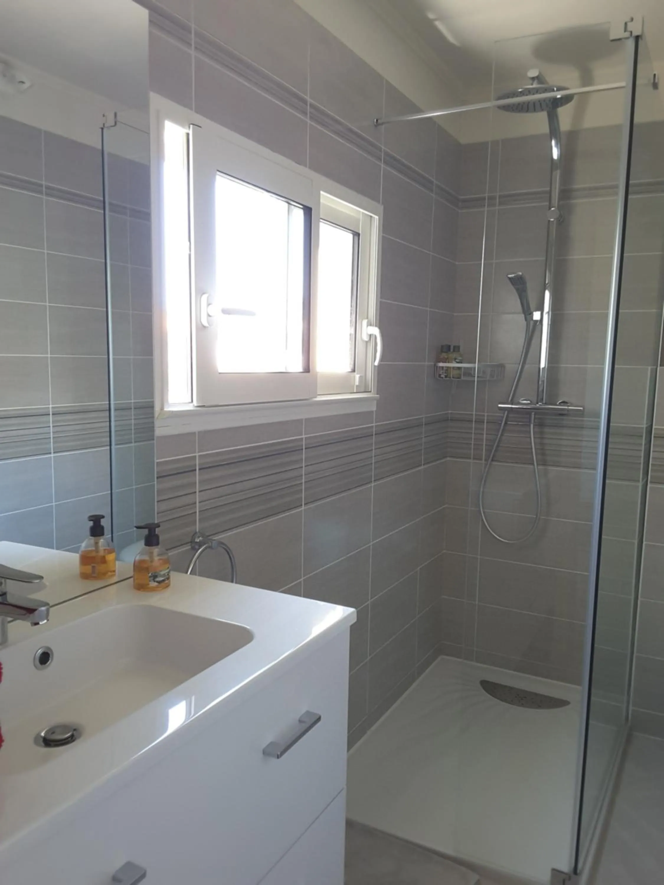 Bathroom in La Maison des Thermes, Chambre d'hôte