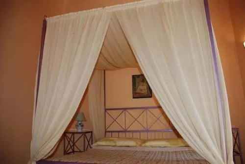 Bedroom, Bed in Terrauzza Sul Mare di Renata Emmolo