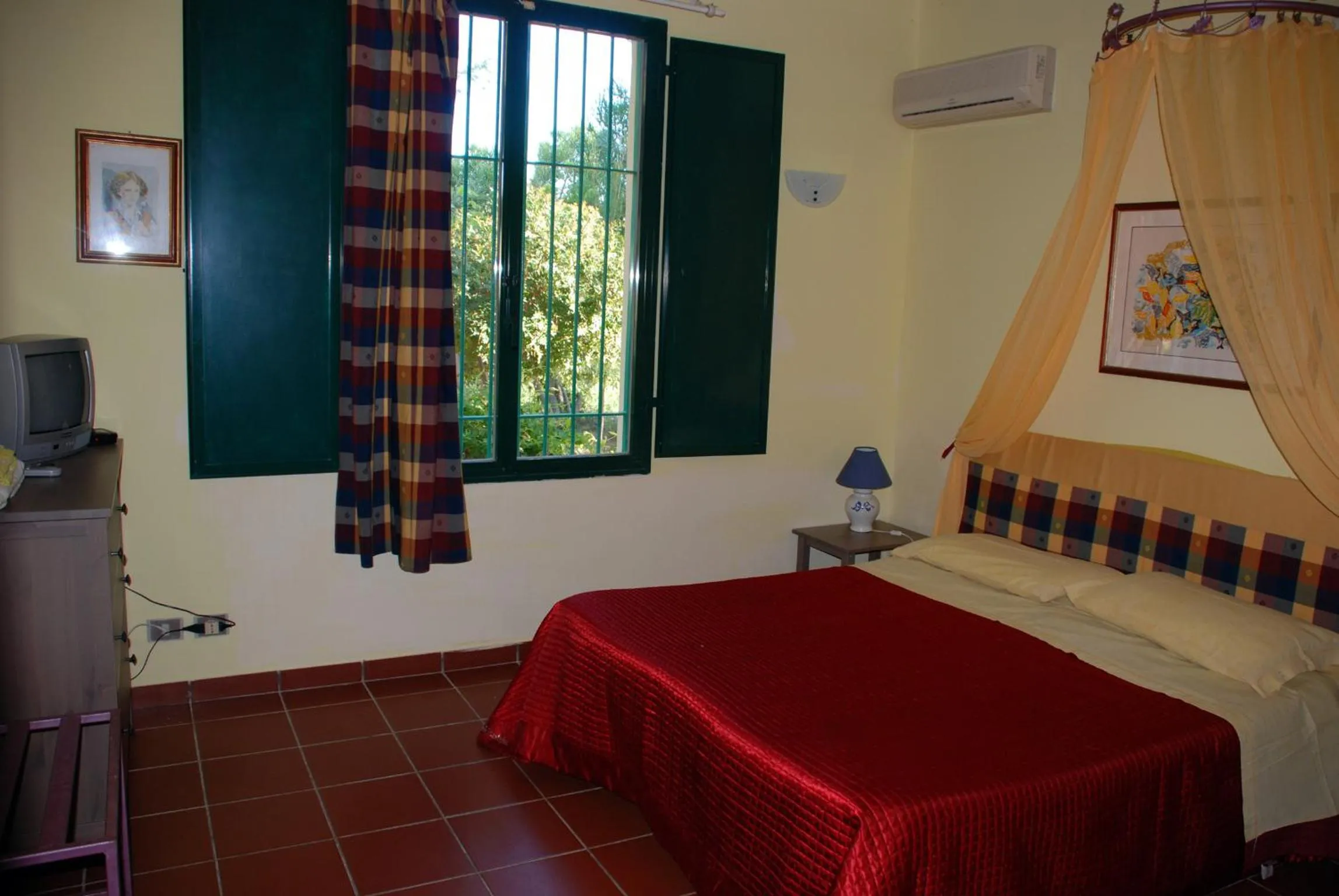 Bedroom, Bed in Terrauzza Sul Mare di Renata Emmolo