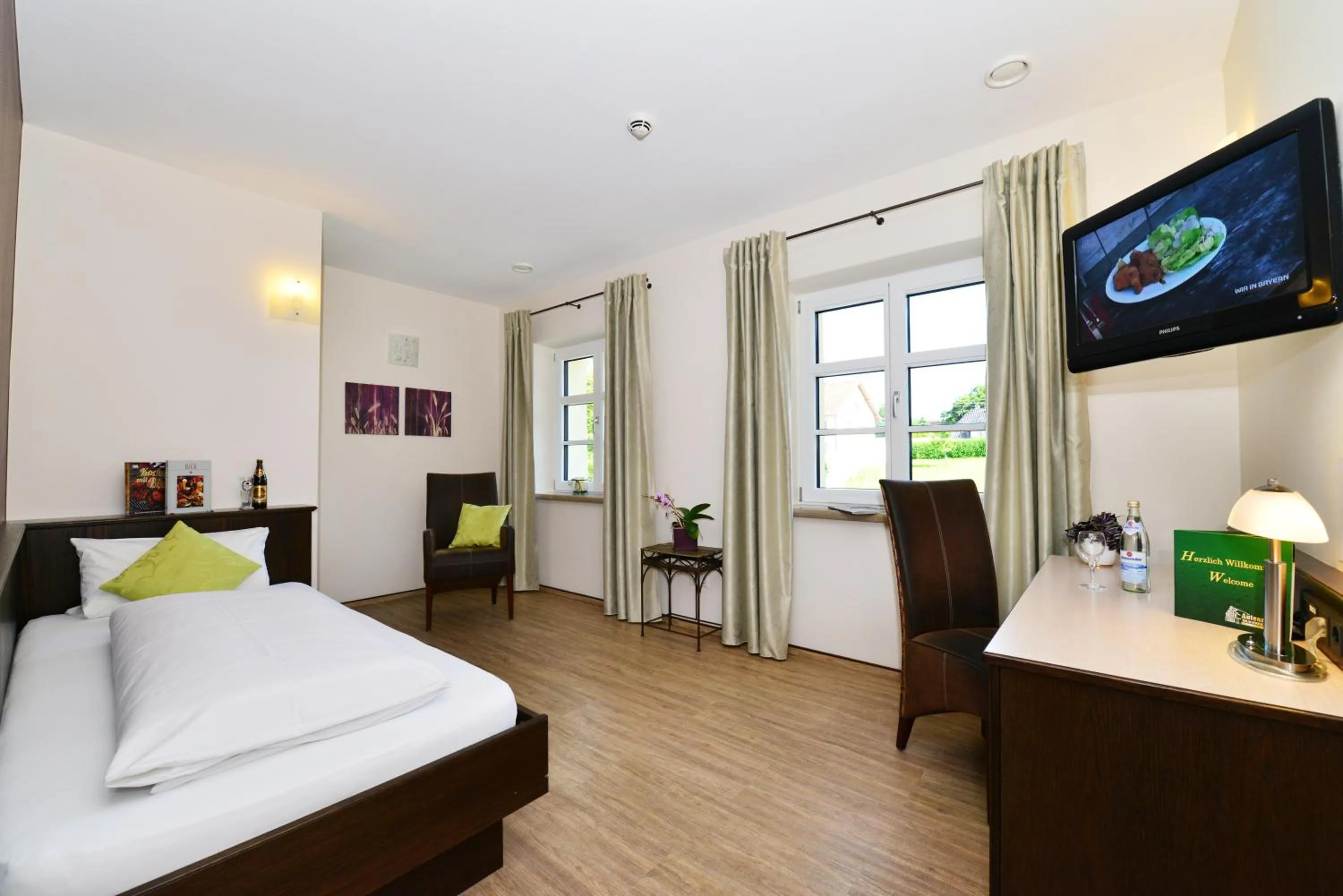 Photo of the whole room, Bed in Autenrieder Brauereigasthof