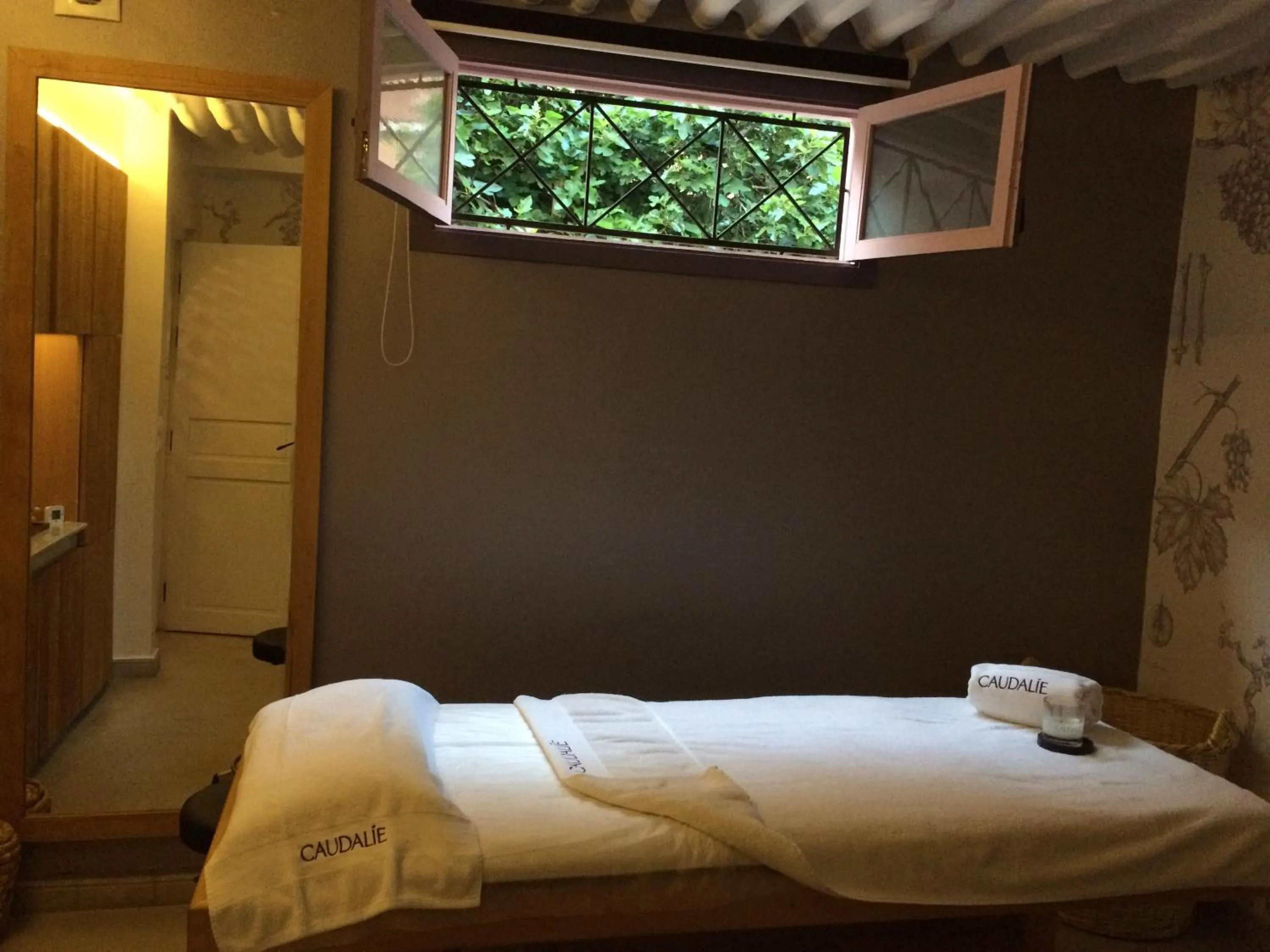 Massage, Bed in Riad Tibibt