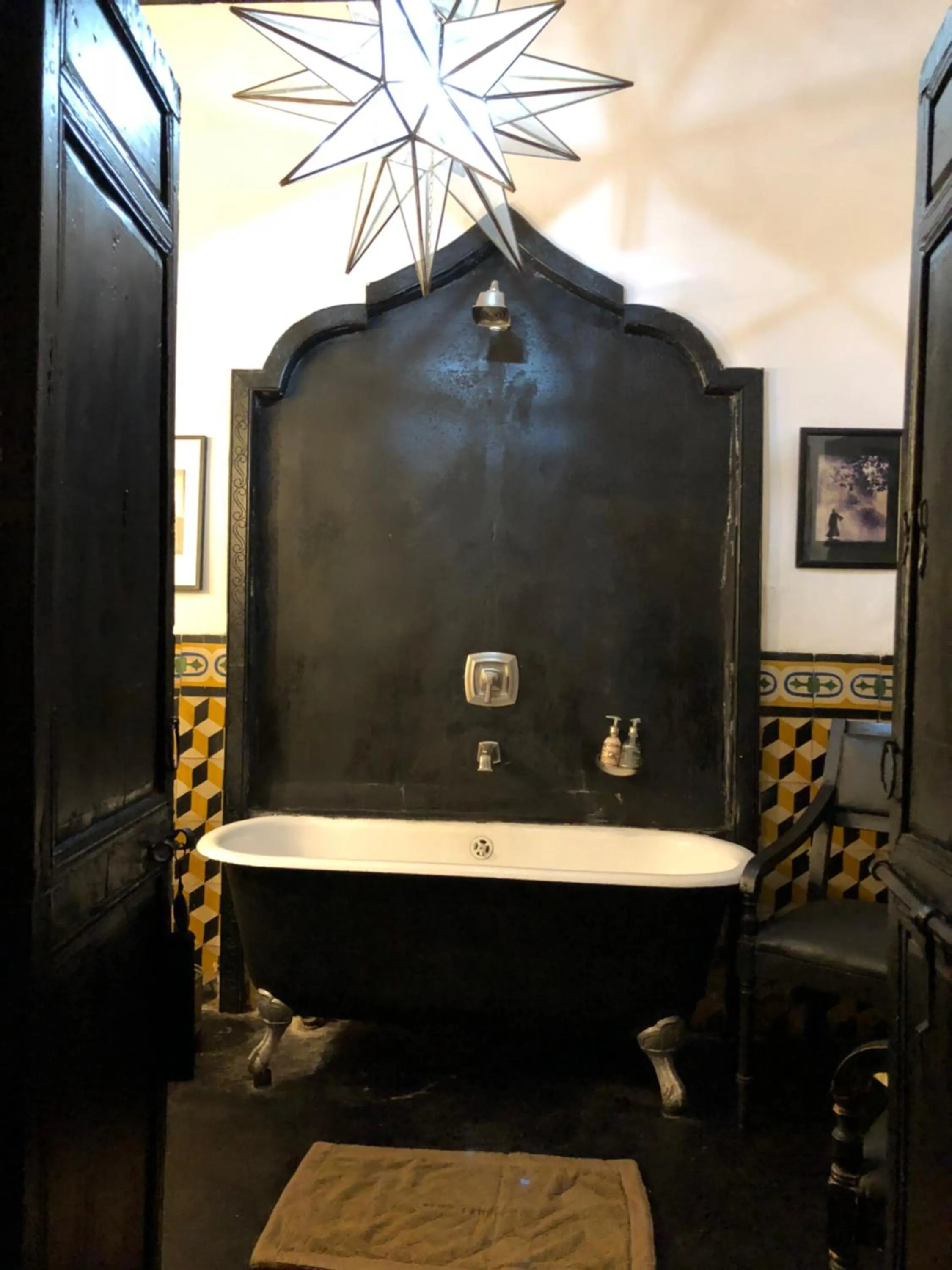 Shower in Riad Tibibt