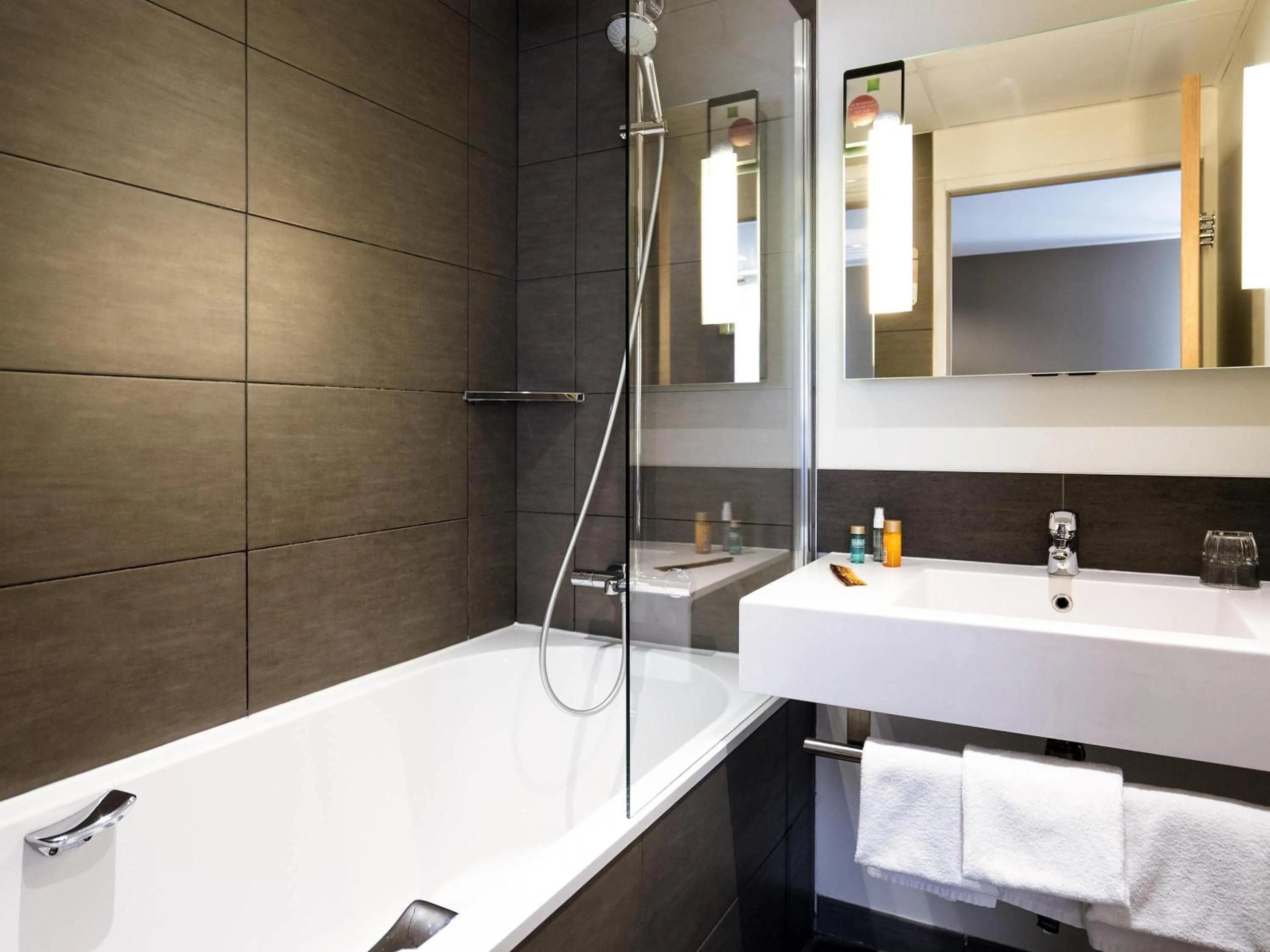 Bedroom in ibis Styles Rennes St. Gregoire