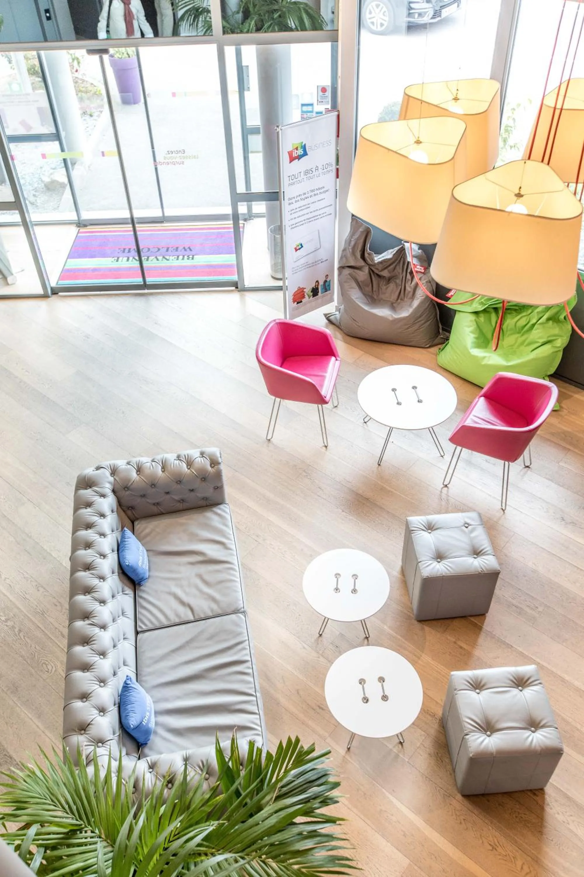 Communal lounge/ TV room in ibis Styles Rennes St. Gregoire