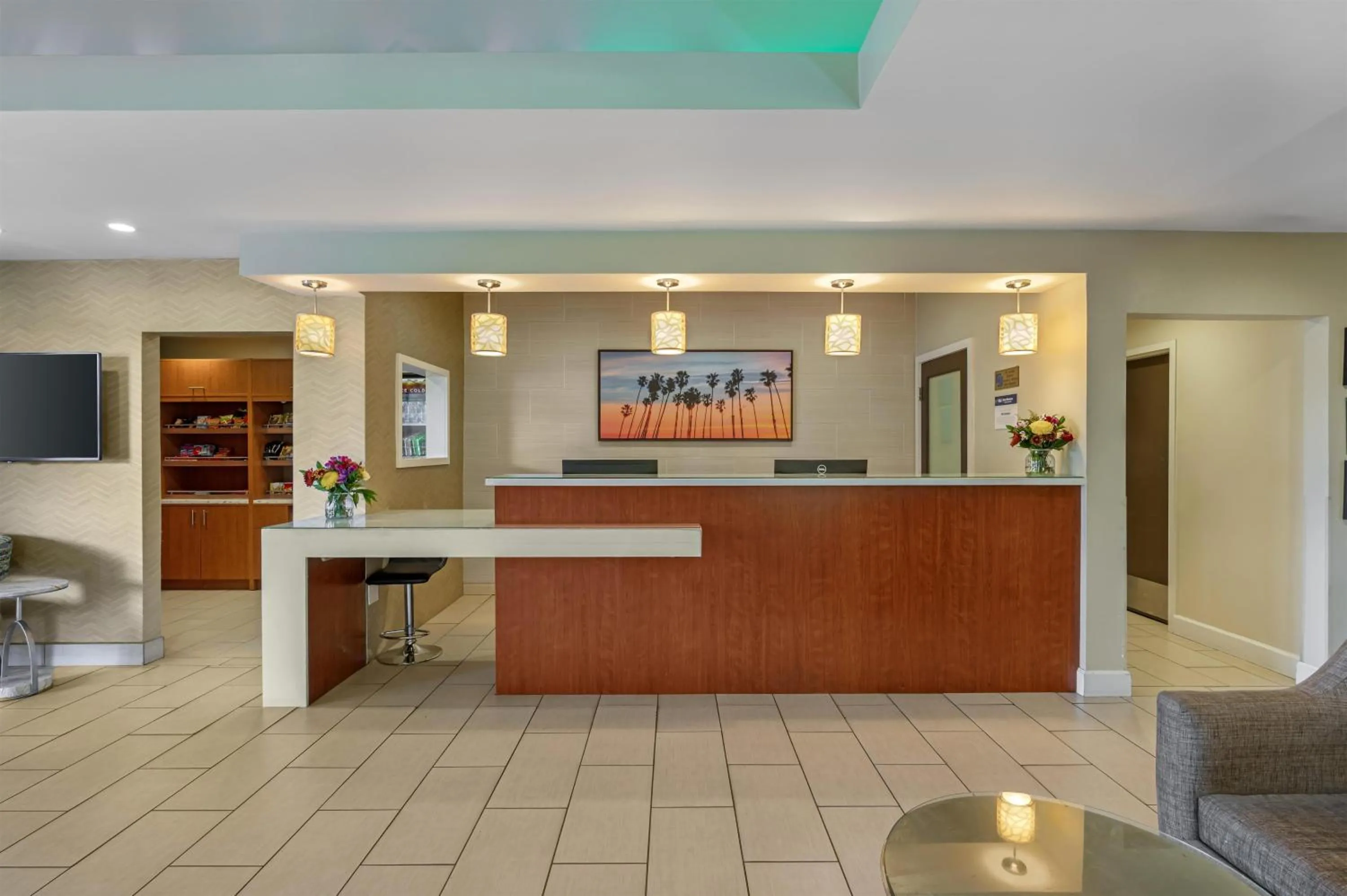 Lobby or reception in Best Western Plus South Coast Inn