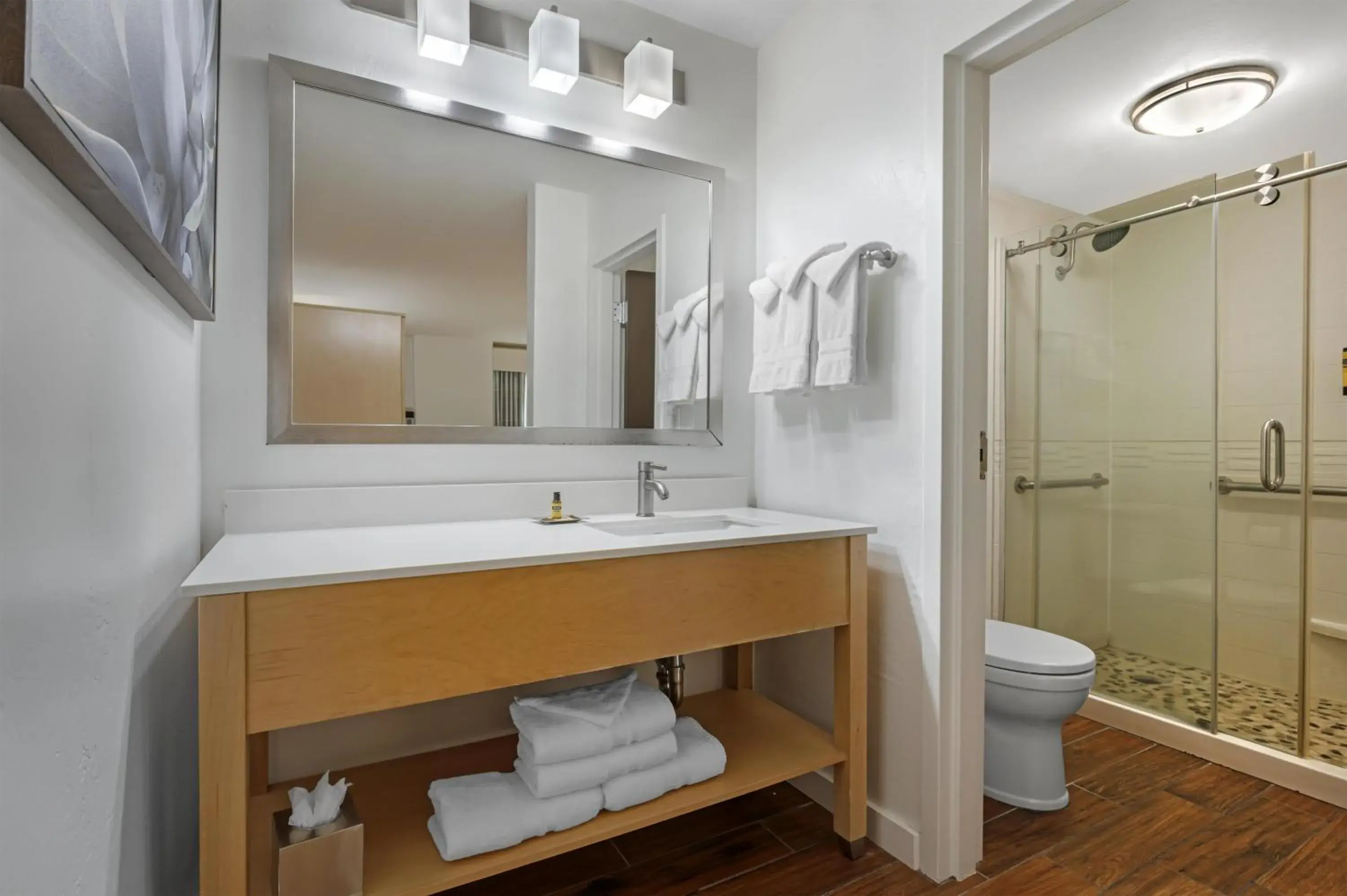 Queen Room with Two Queen Beds - Non-Smoking in Best Western Plus South Coast Inn Queen Room with Two Queen Beds - Non-Smoking in Best Western Plus South Coast Inn