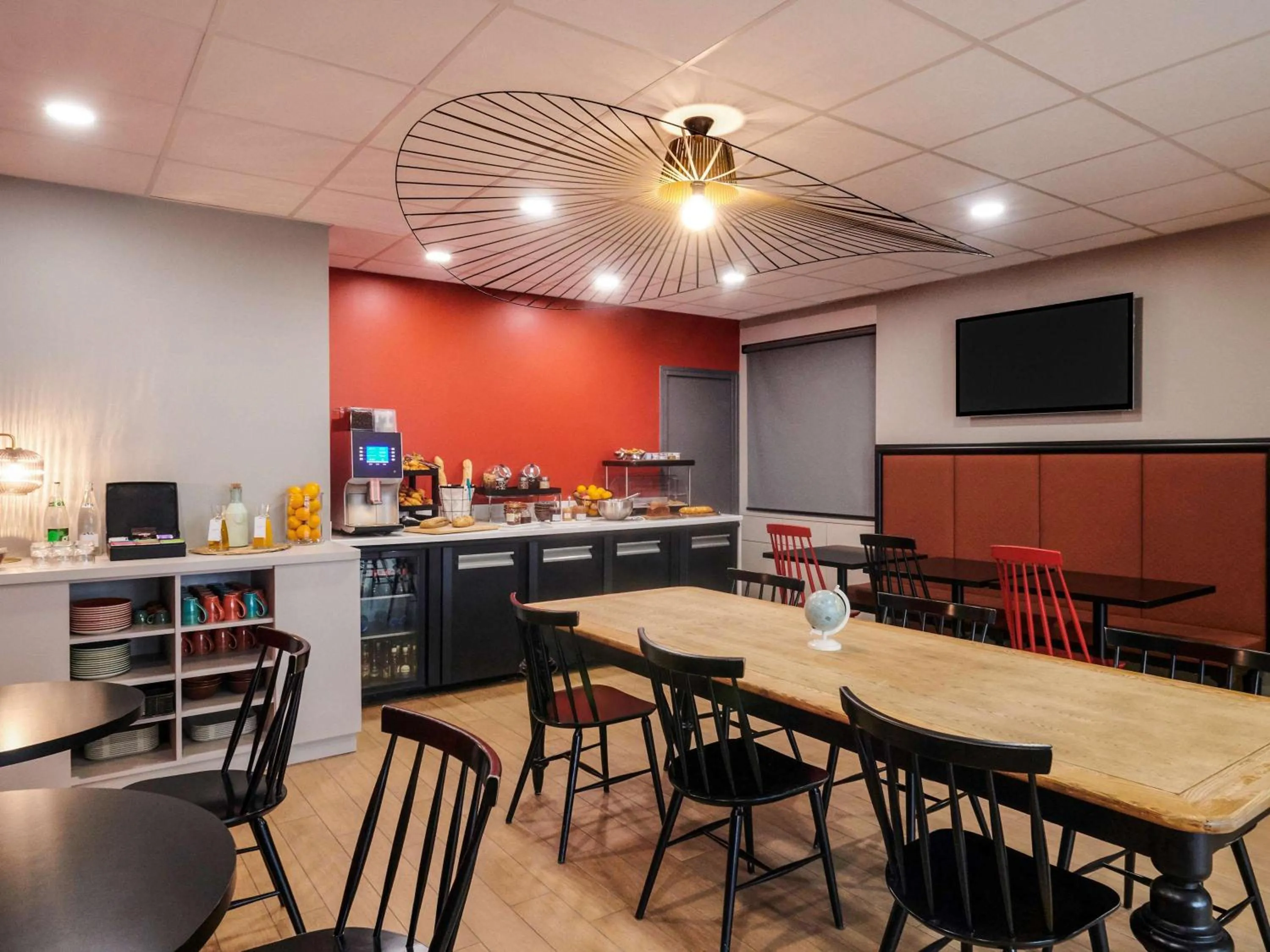 Restaurant/places to eat in Ibis Styles Nantes Centre Place Graslin