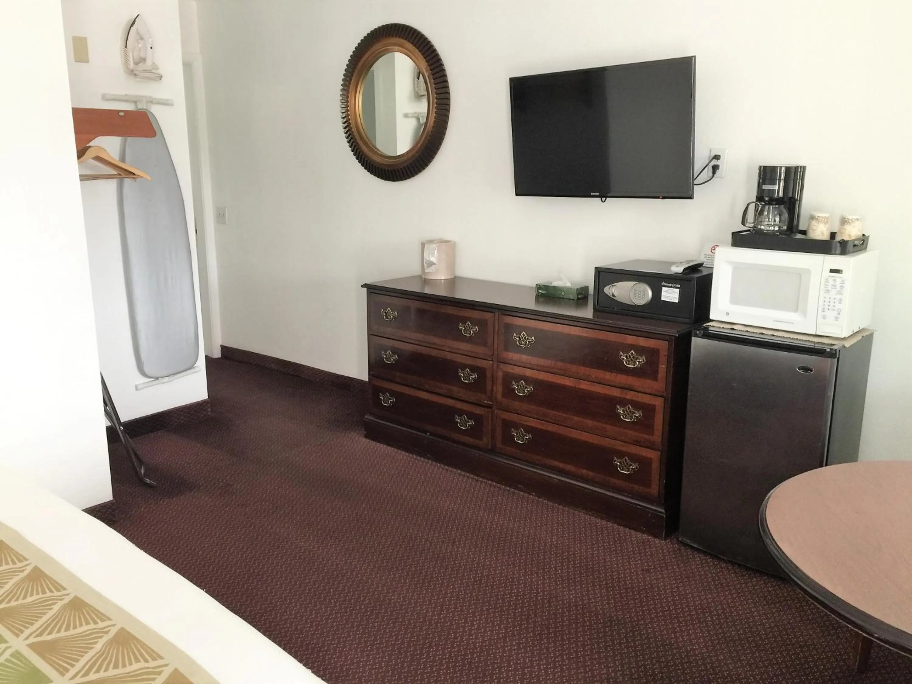 TV and multimedia in Westward Inn