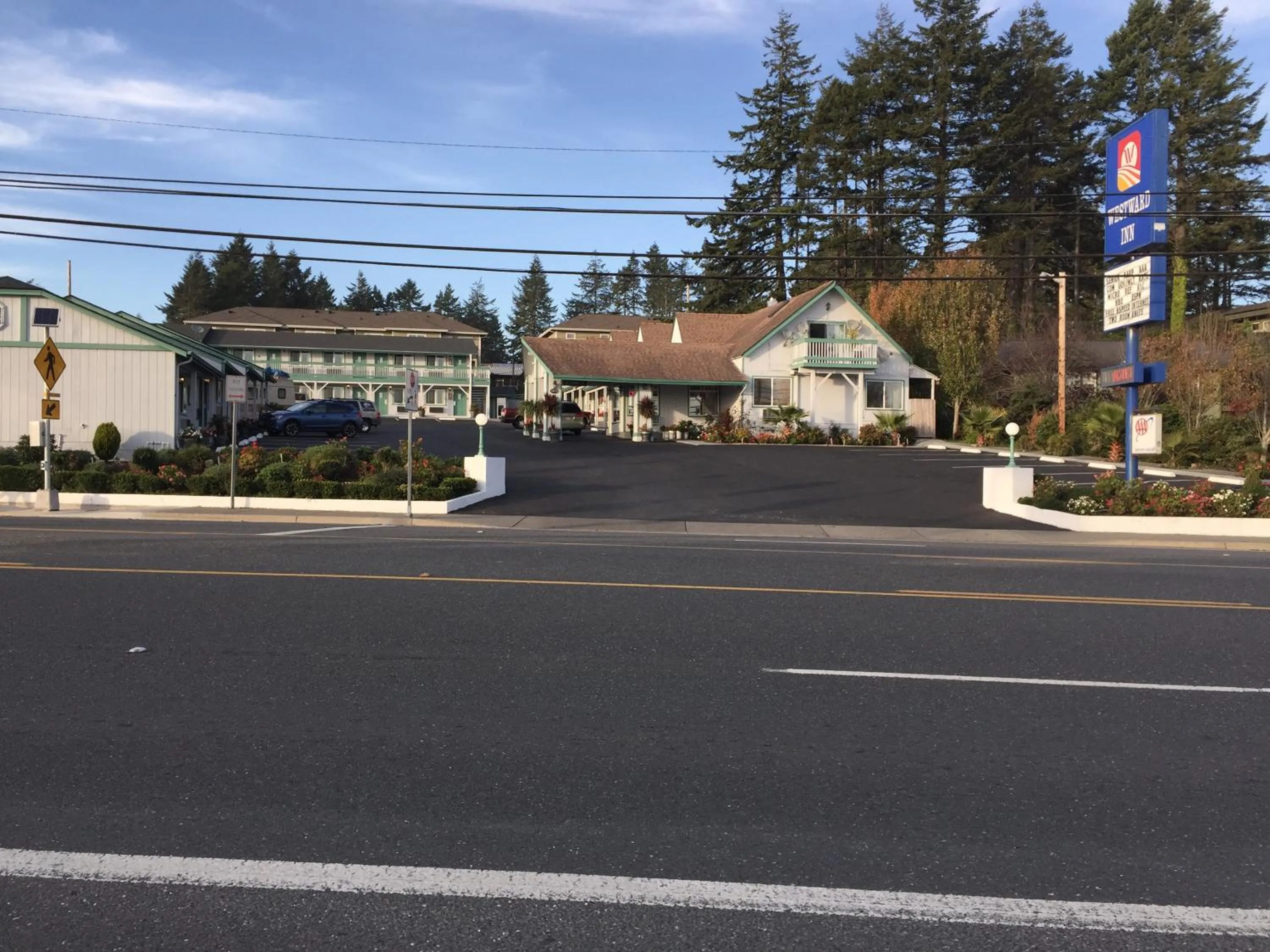 Facade/entrance in Westward Inn