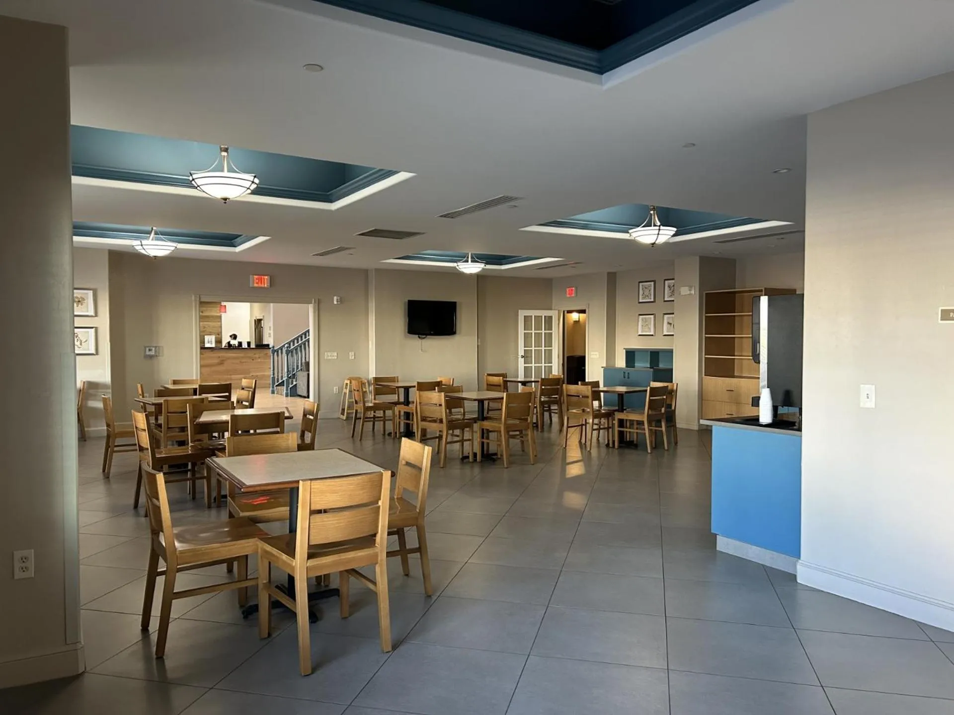 Breakfast in Country Inn & Suites by Radisson, Oklahoma City - Quail Springs, OK