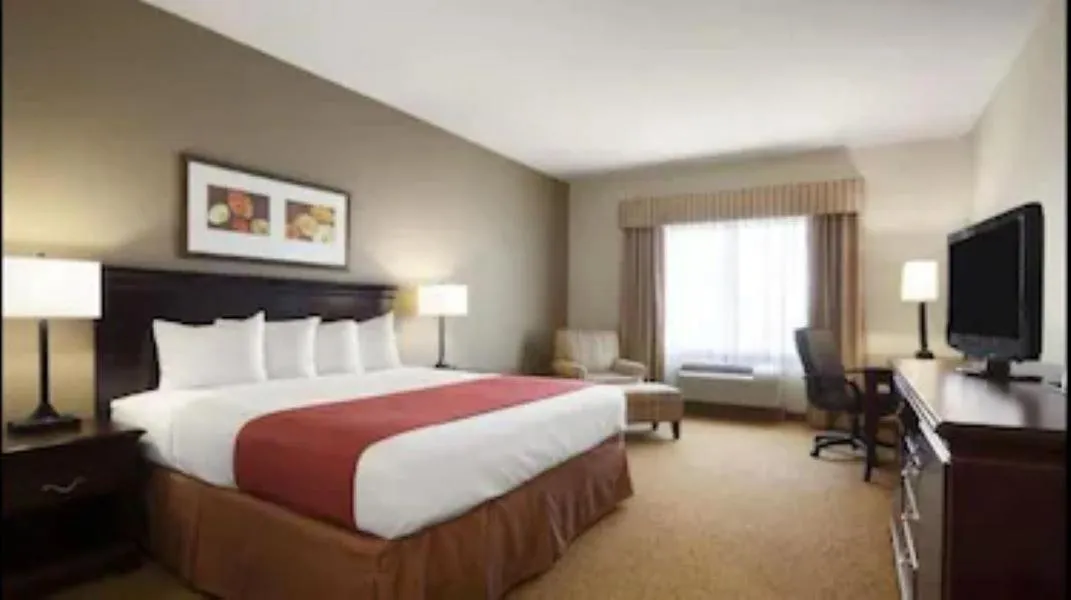 Bed in Country Inn & Suites by Radisson, Oklahoma City - Quail Springs, OK