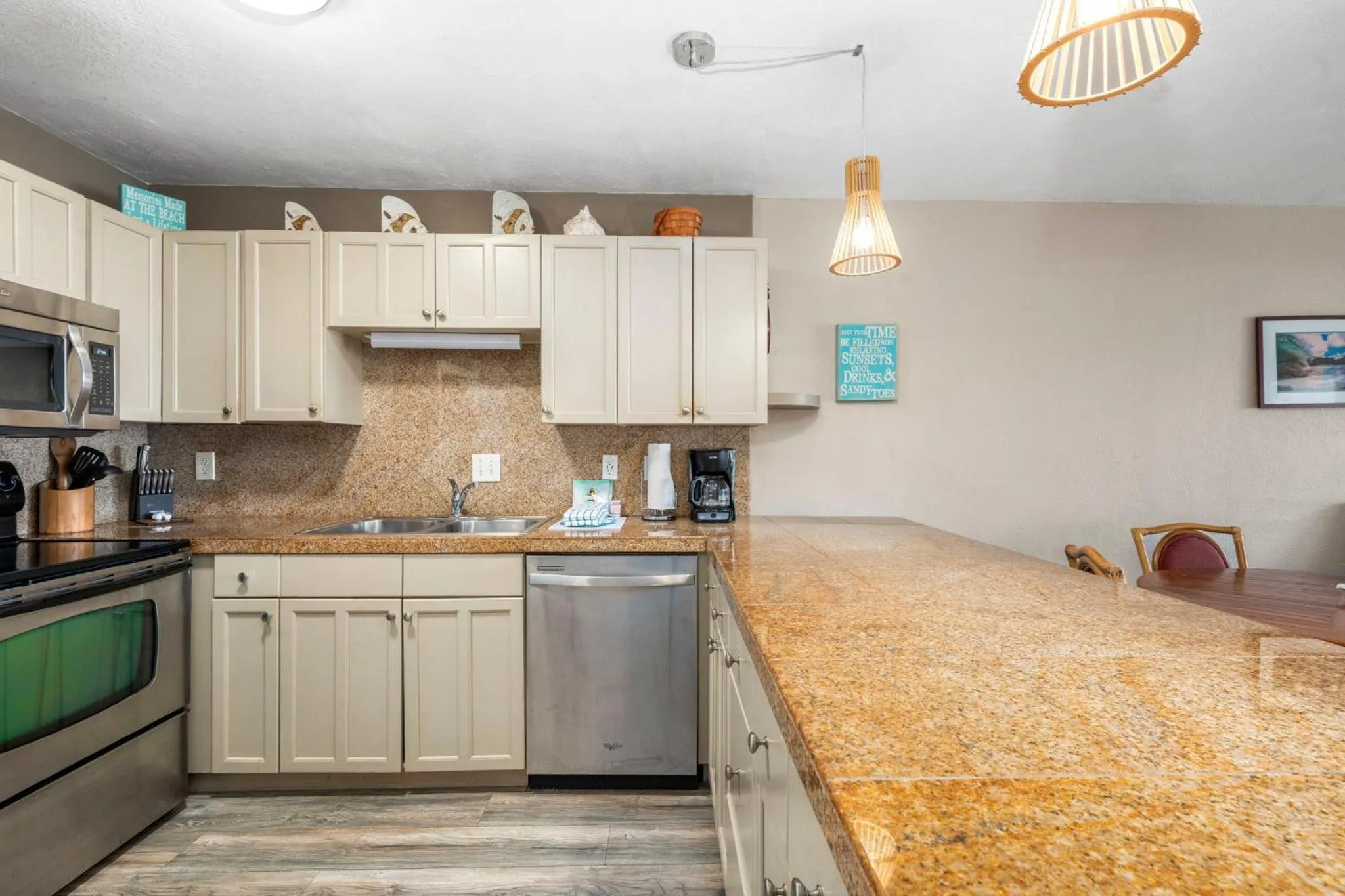 Photo of the whole room in Banyan Harbor Resort