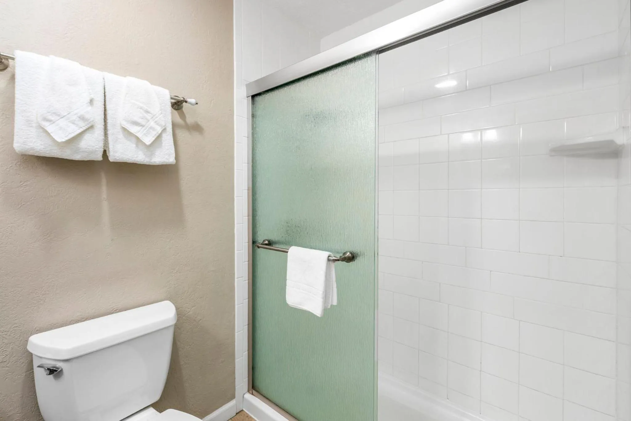 Photo of the whole room in Banyan Harbor Resort