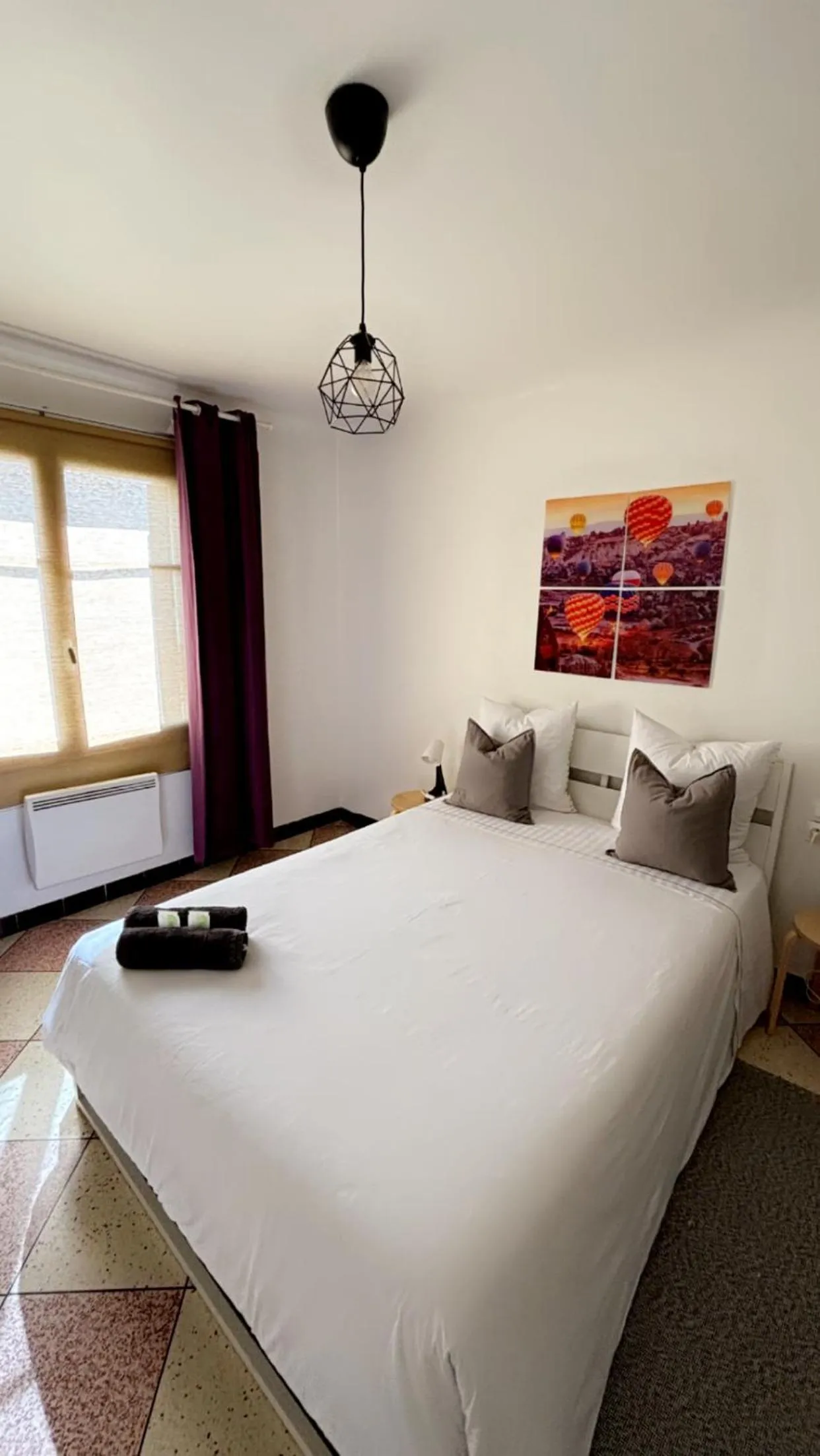 Bed in Chambre provençale