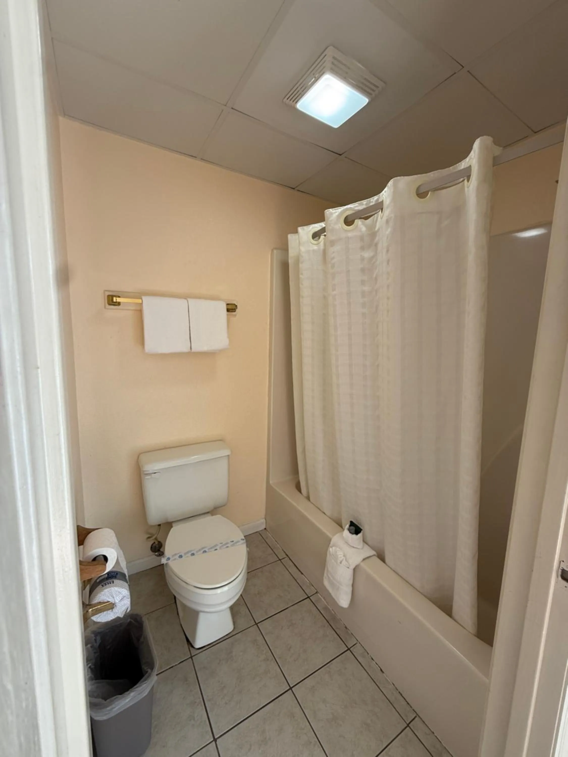Bathroom in Mountain Valley Inn