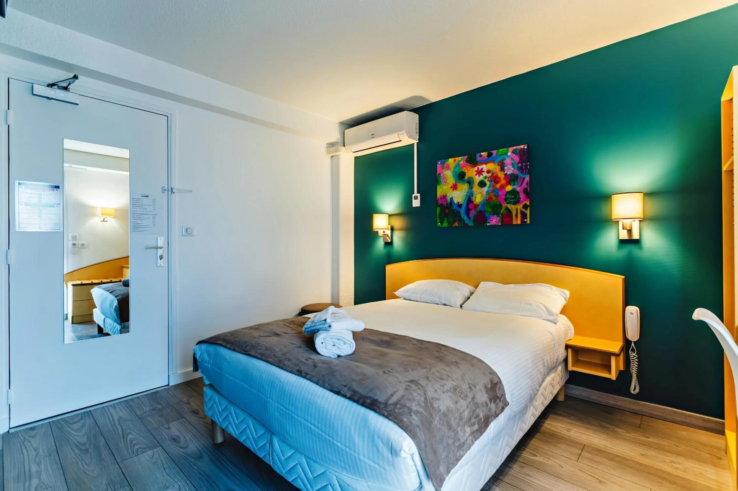 Bed in The Originals City, Hôtel Éclipse, Lyon Est