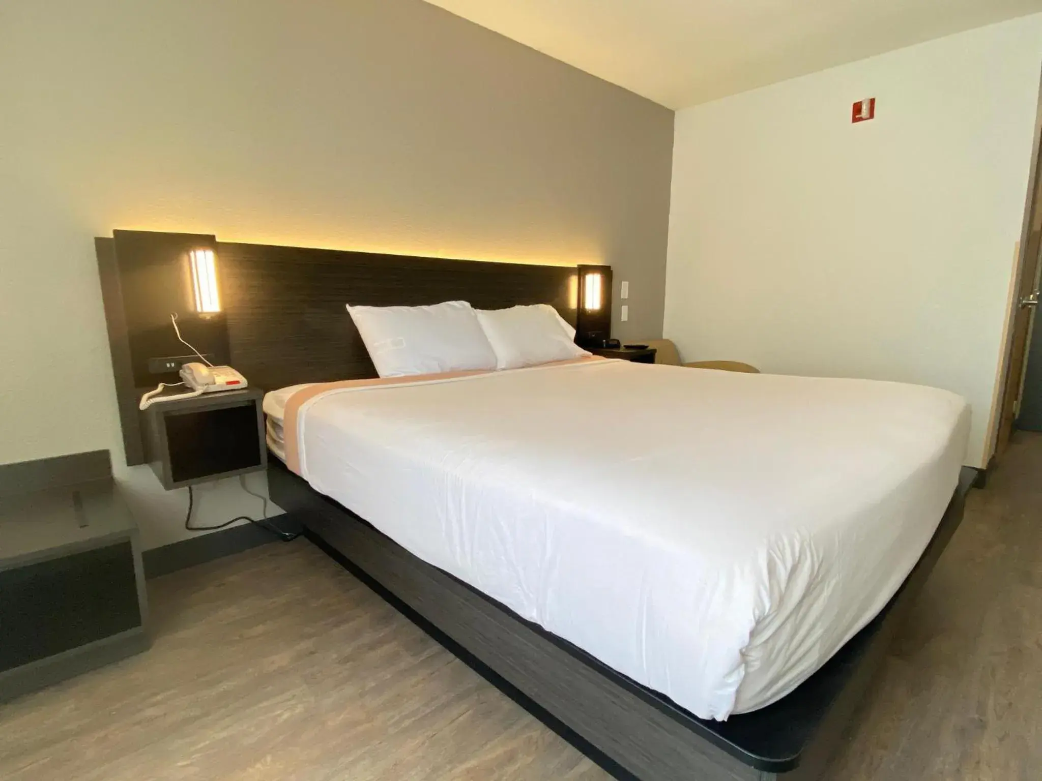 Deluxe King Room - Non-Smoking in Pinetop Studio Suites Deluxe King Room - Non-Smoking in Pinetop Studio Suites