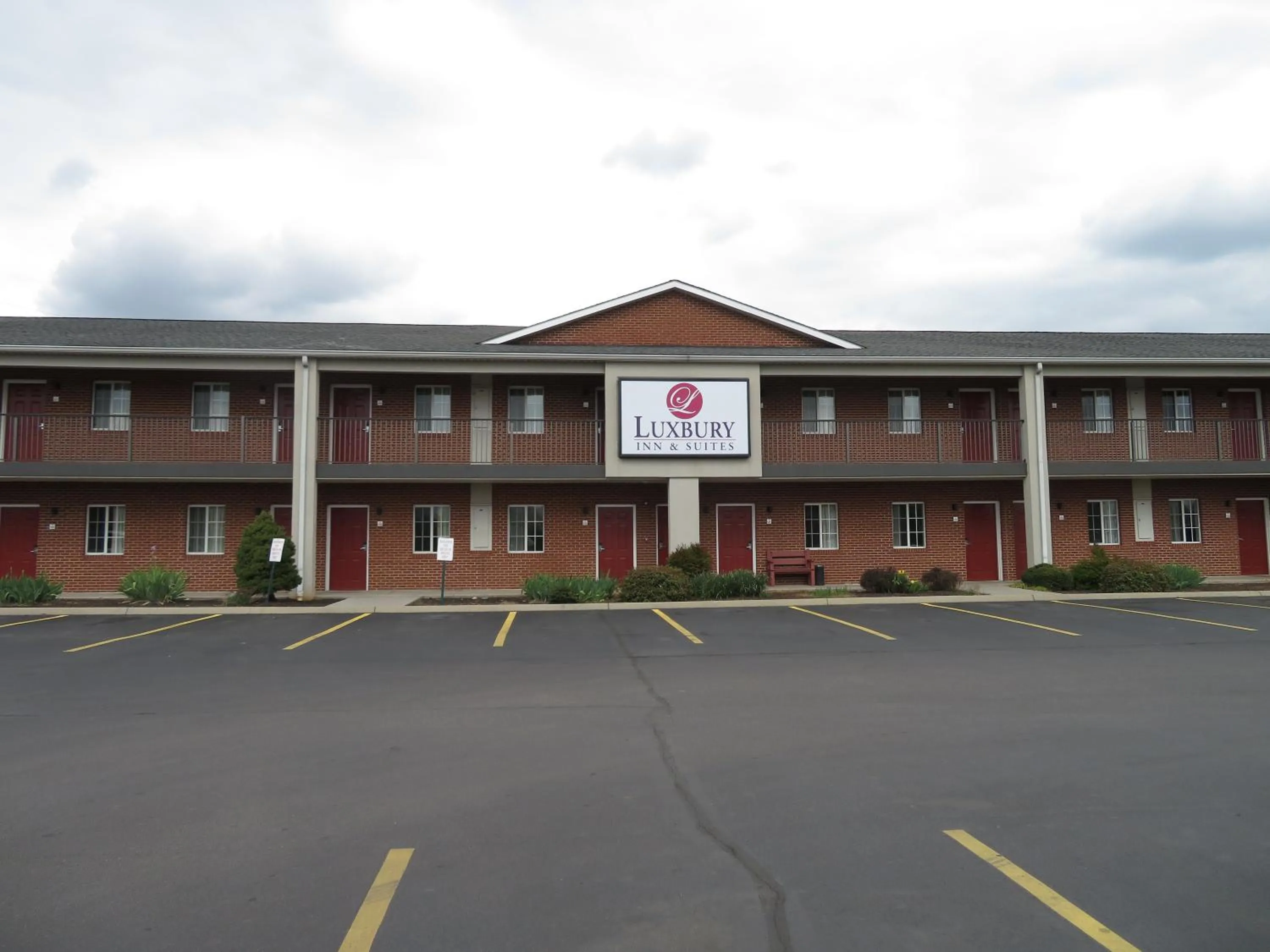 Luxbury Inn & Suites