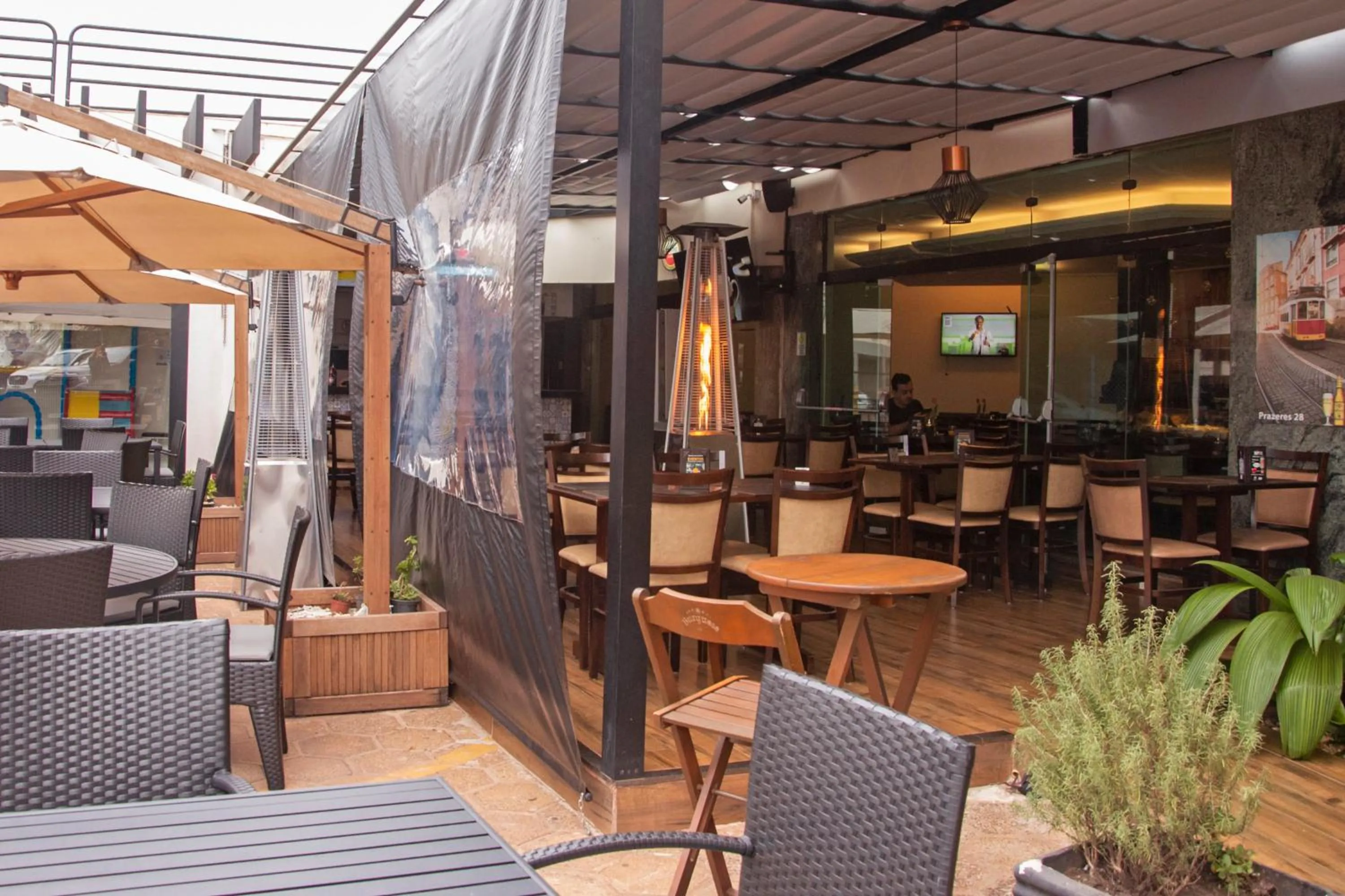 Restaurant/places to eat in HD Plaza Hotel