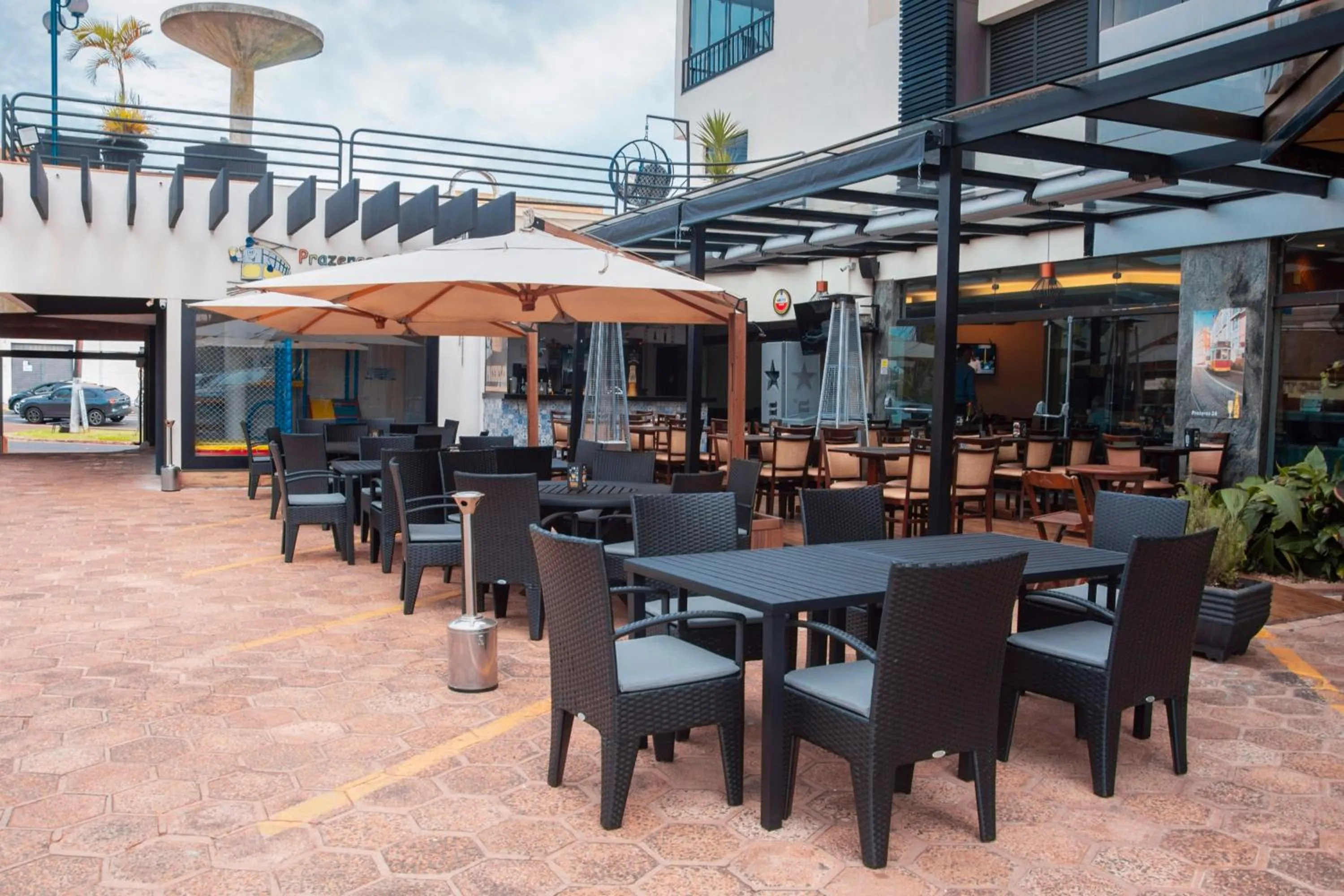 Restaurant/places to eat in HD Plaza Hotel