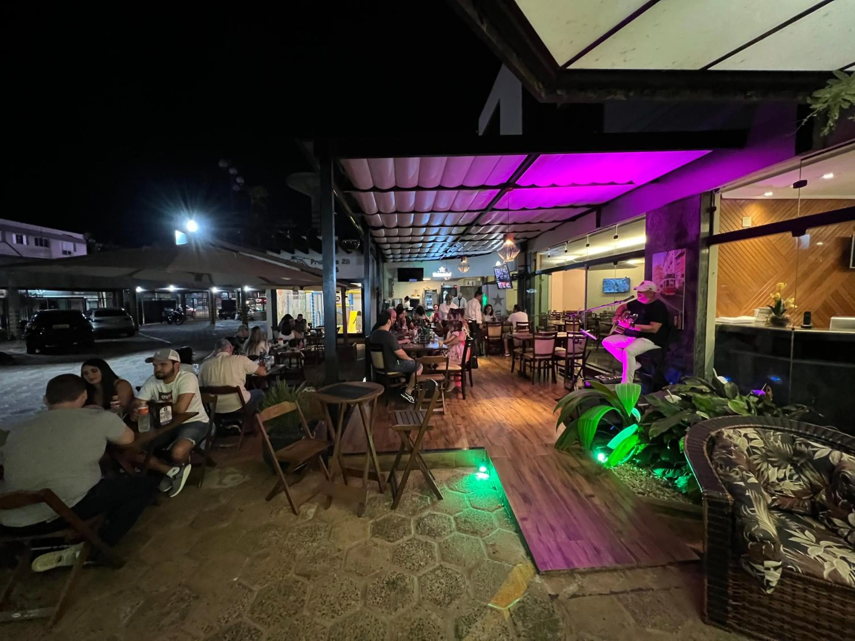 Restaurant/places to eat in HD Plaza Hotel