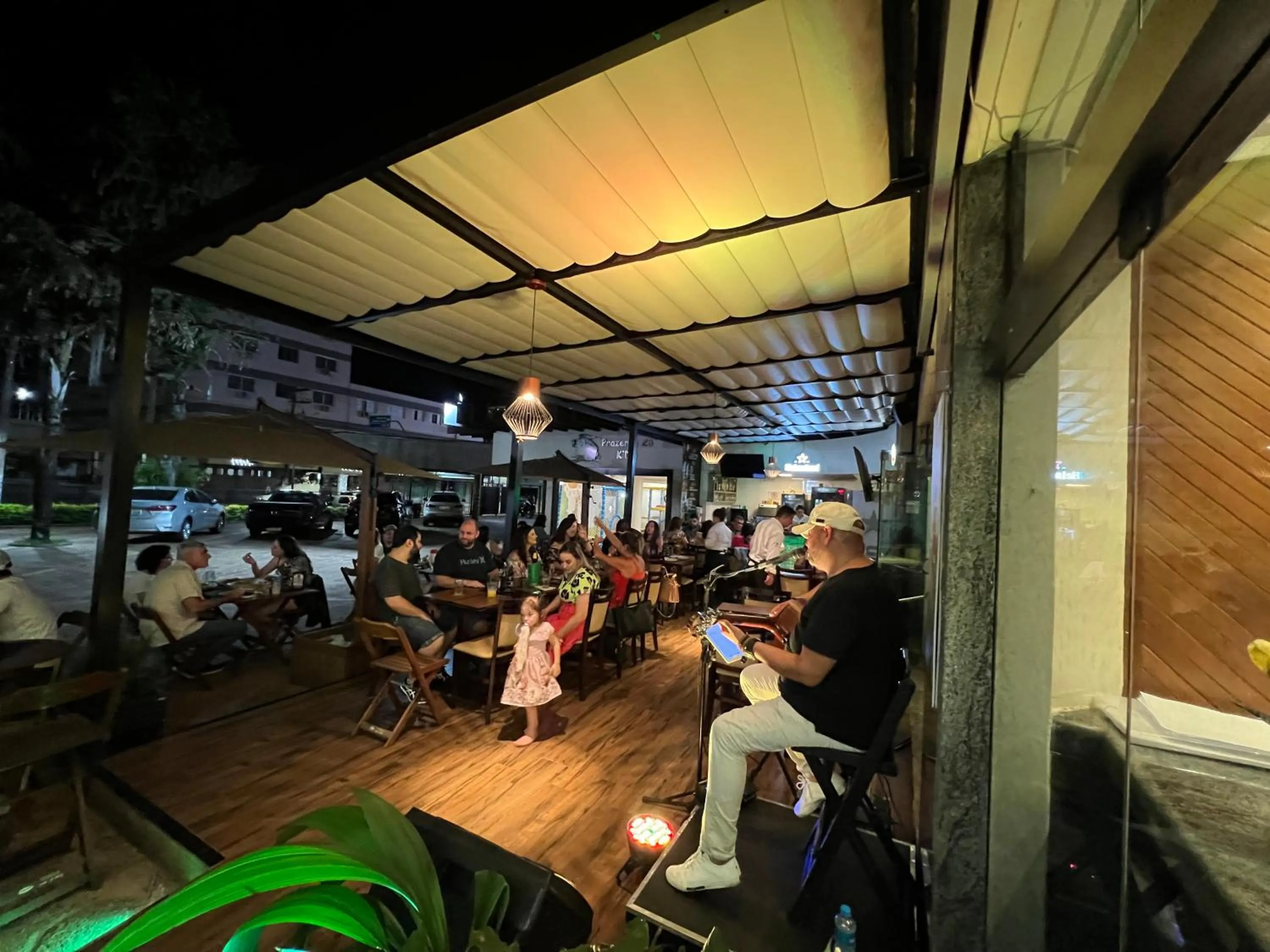 Restaurant/places to eat in HD Plaza Hotel