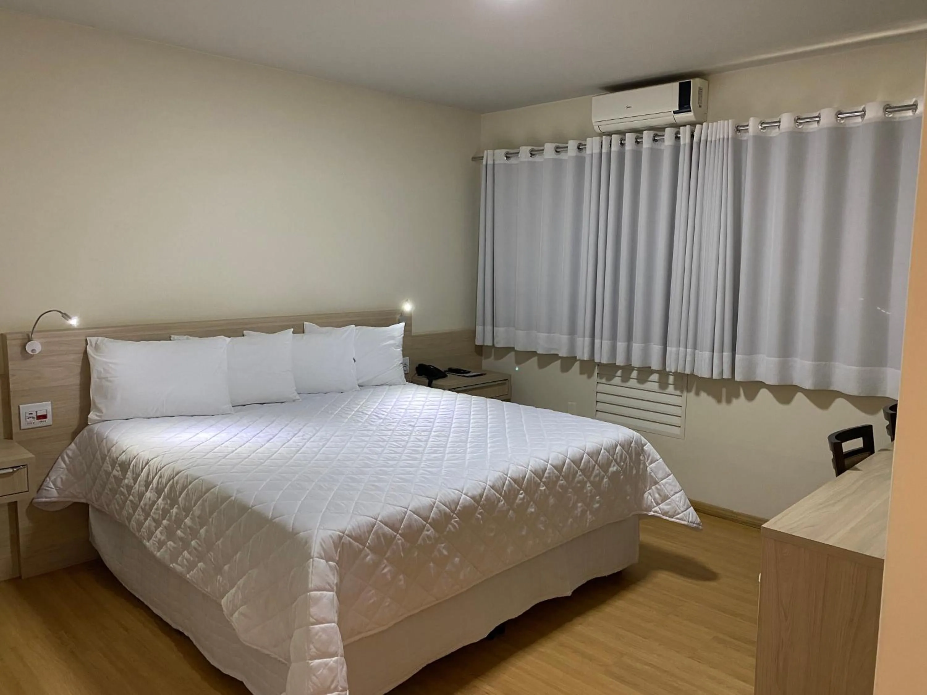 Bed in HD Plaza Hotel