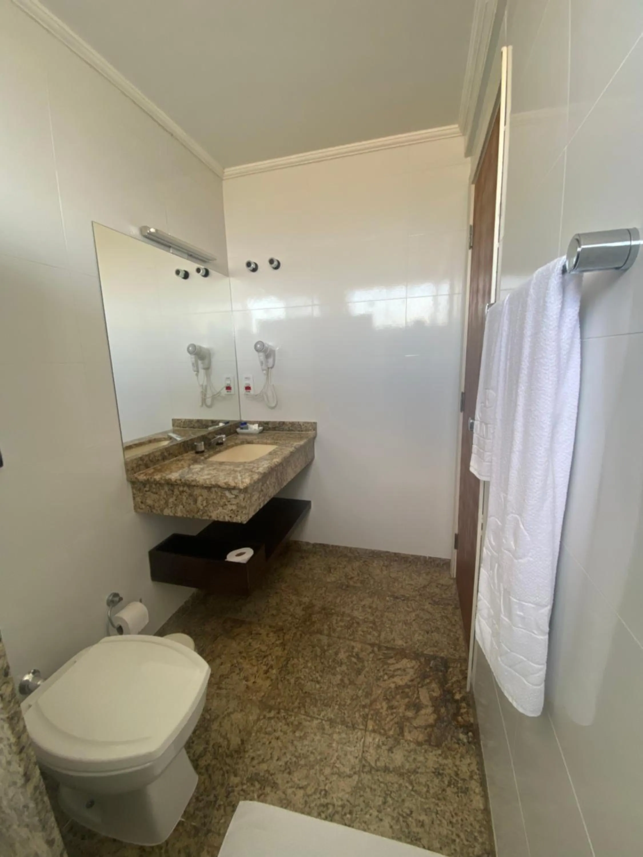 Bathroom in HD Plaza Hotel