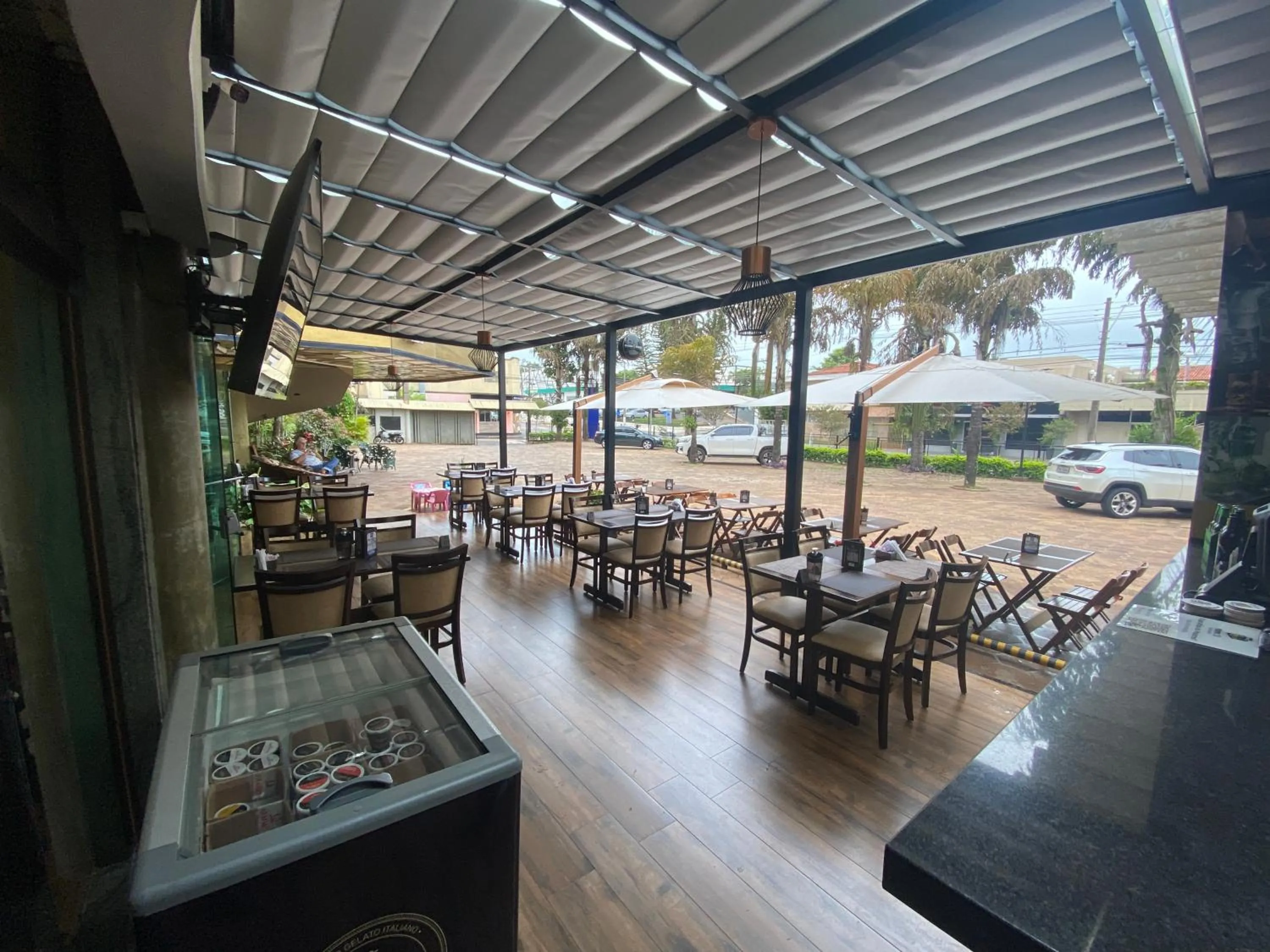 Restaurant/places to eat in HD Plaza Hotel