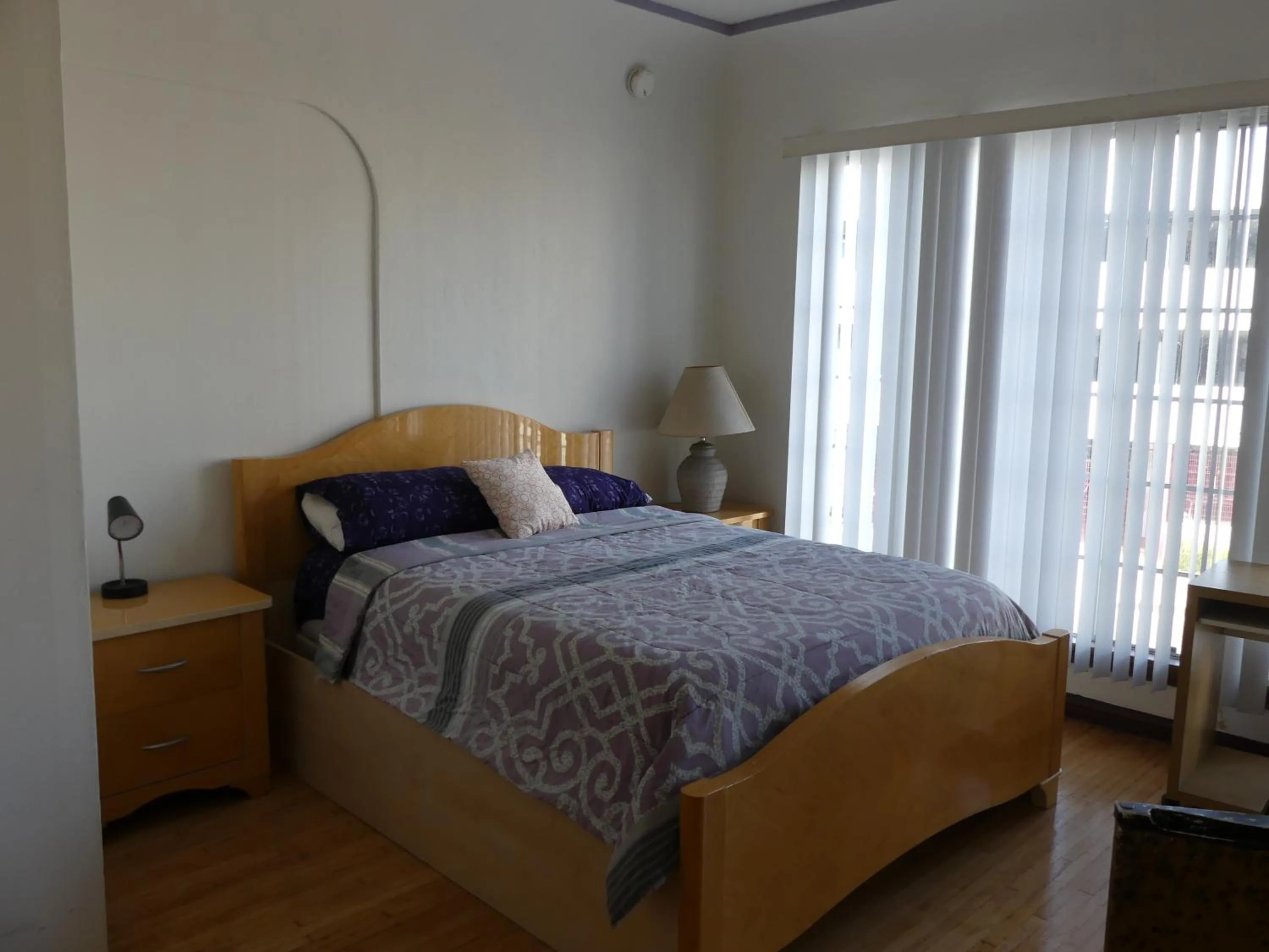 Bed in Wilshire Orange Hotel