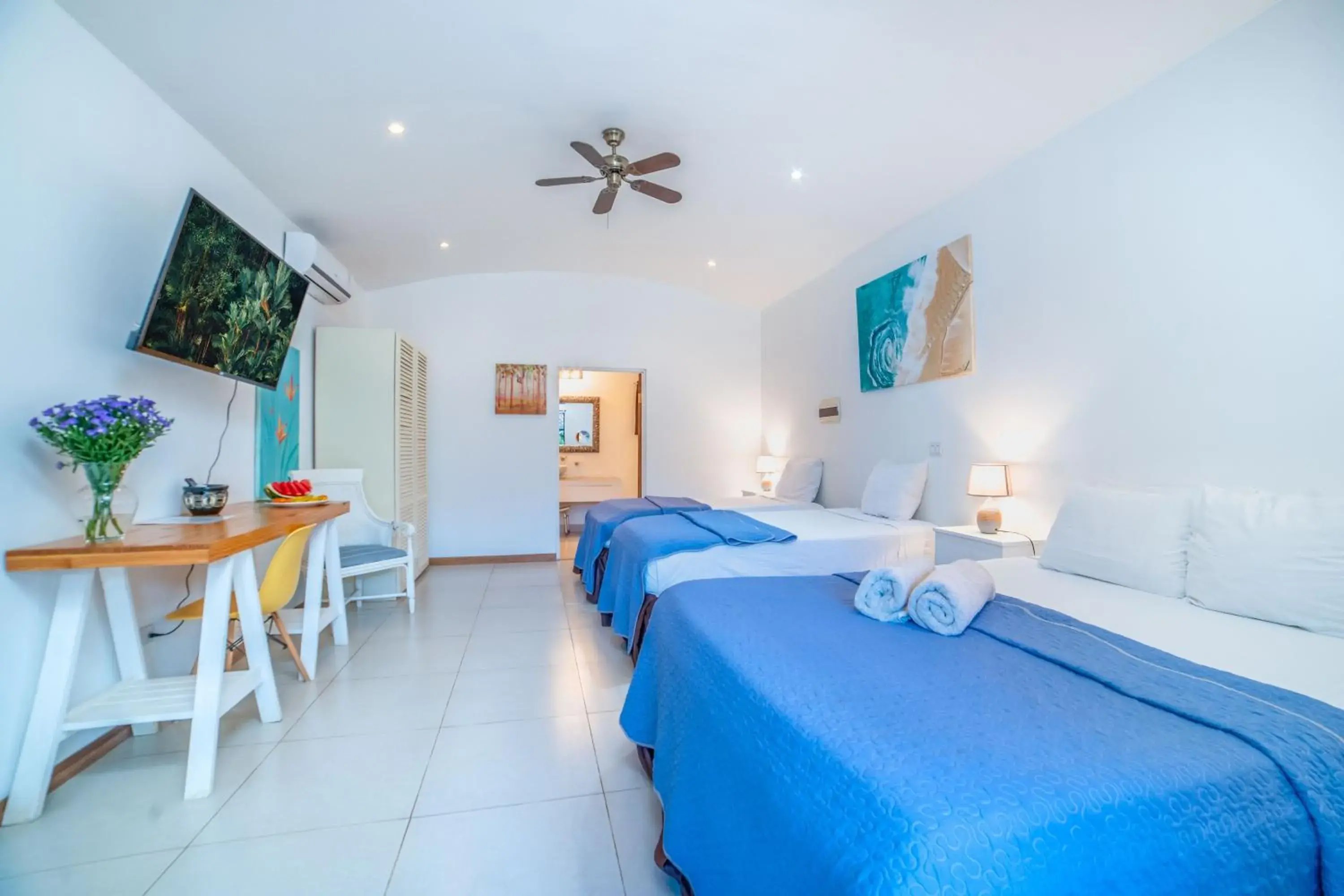 Deluxe Quadruple Room in Hotel Pasatiempo Deluxe Quadruple Room in Hotel Pasatiempo