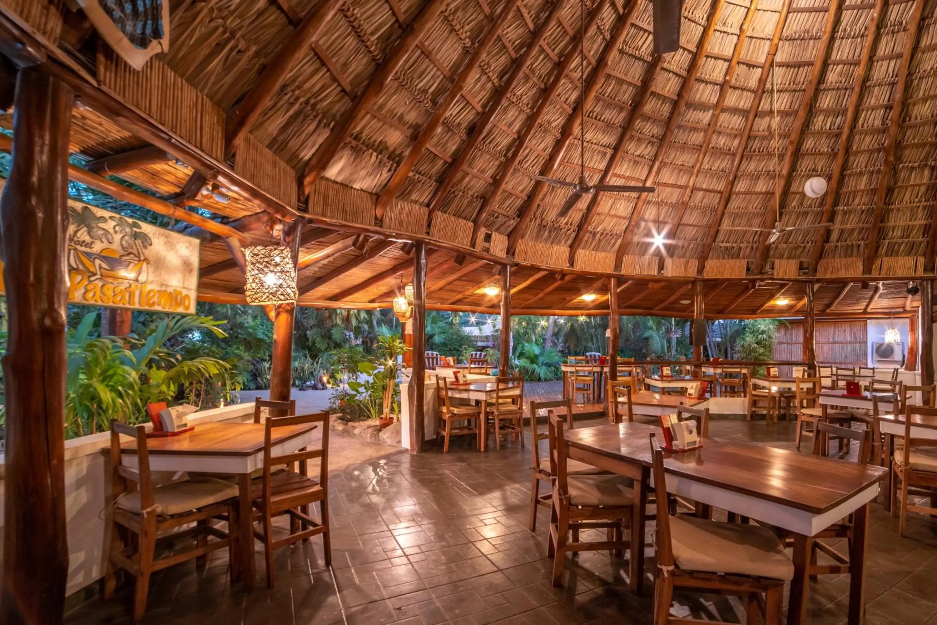 Restaurant/places to eat in Hotel Pasatiempo